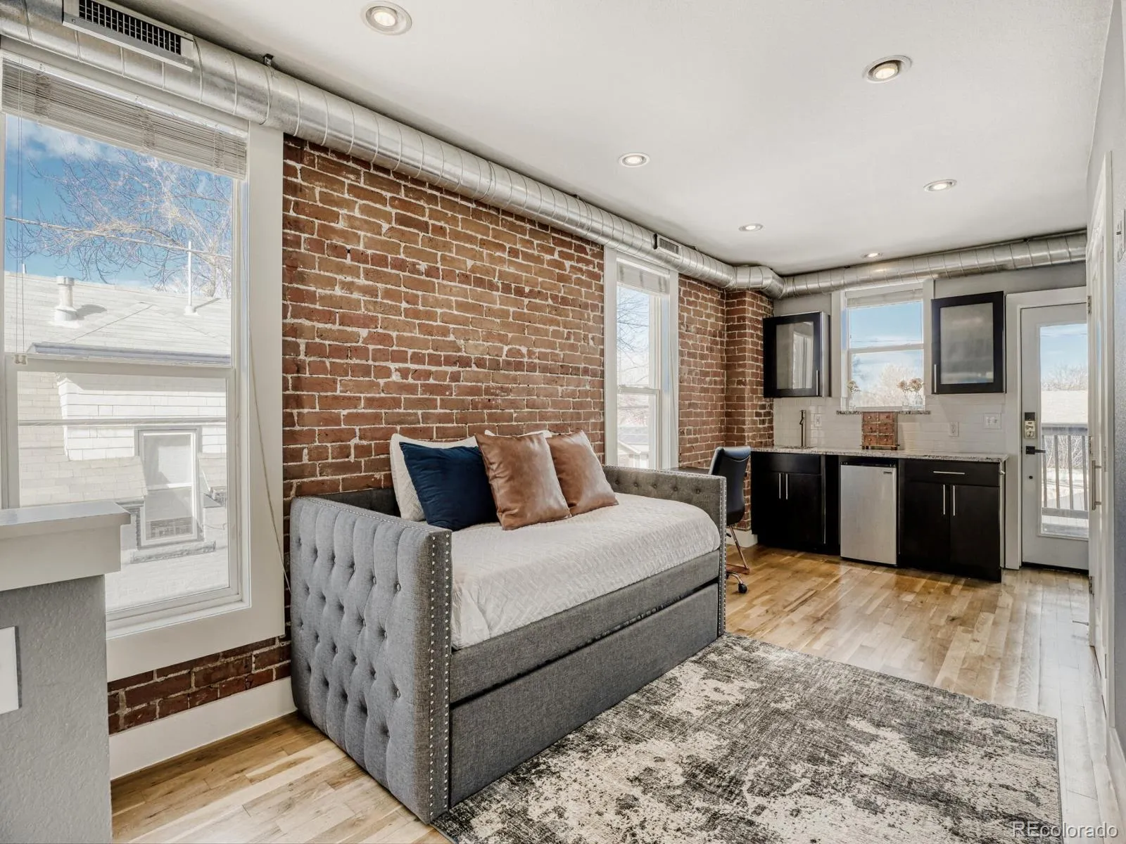 04032026221332 1600 18