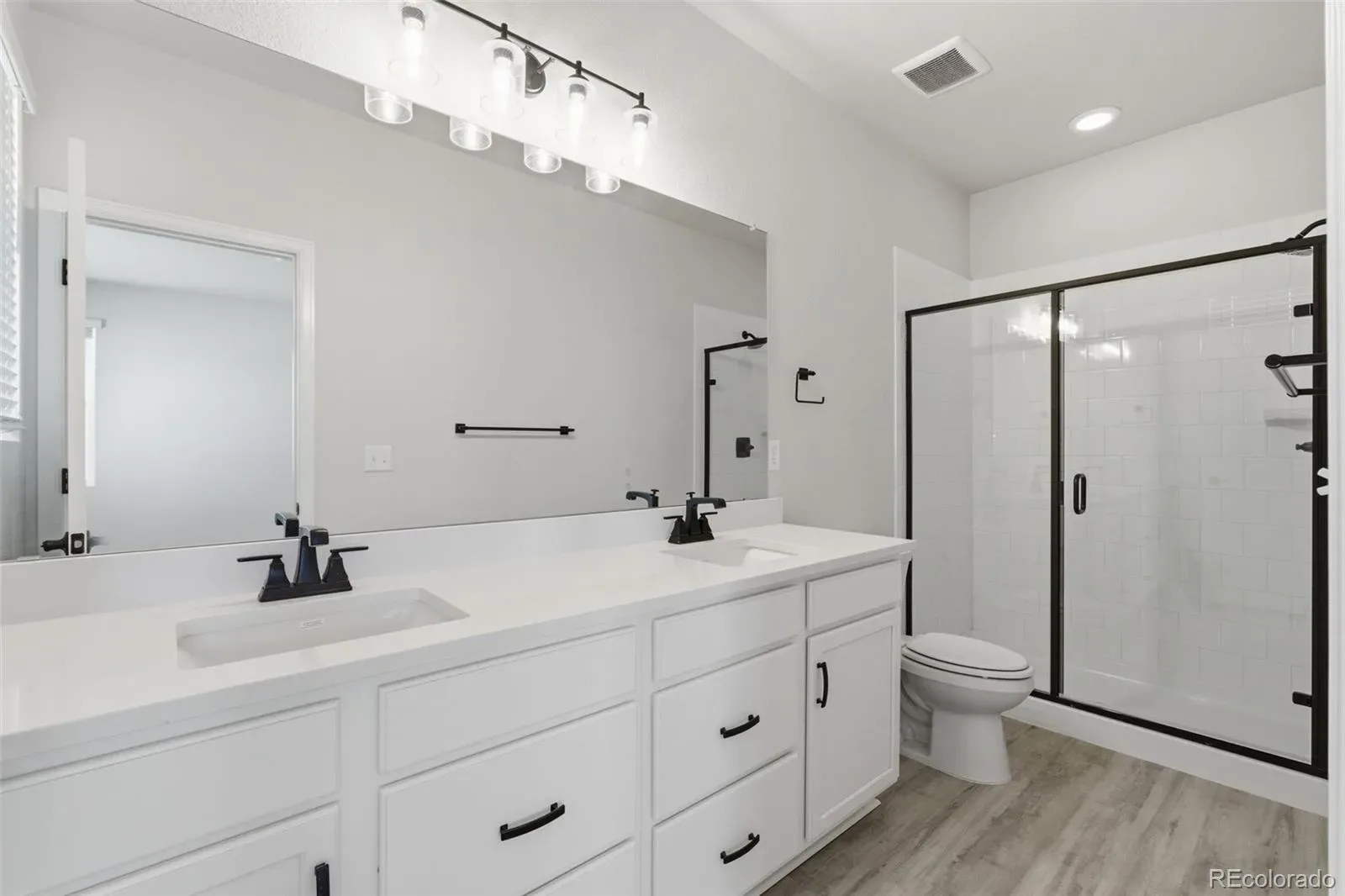 24380 E 42nd Avenue Aurora CO 80019 | MLS #REC9491657 03302026214954 1600 15