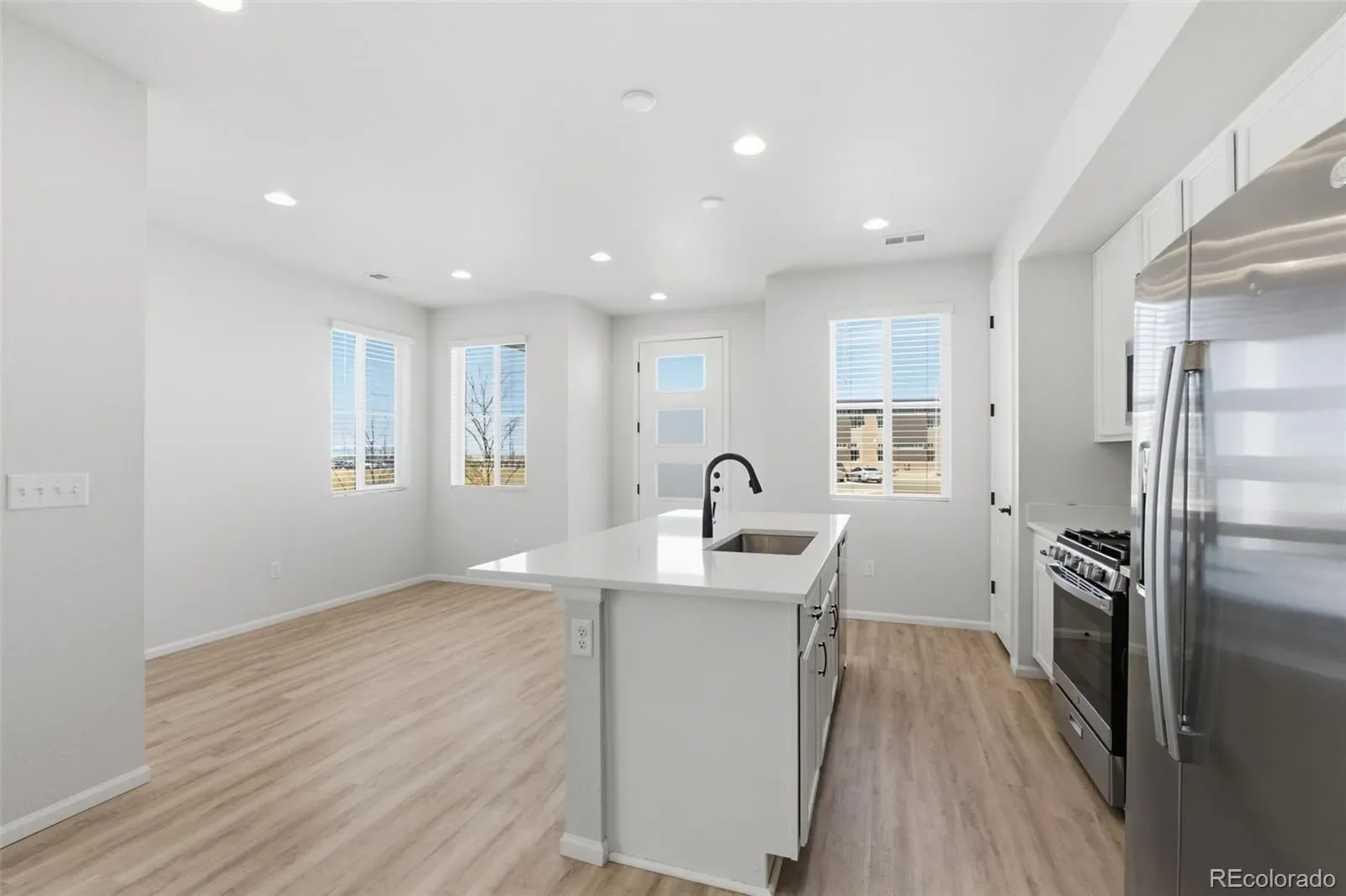 24380 E 42nd Avenue Aurora CO 80019 | MLS #REC9491657 03302026214954 1600 6