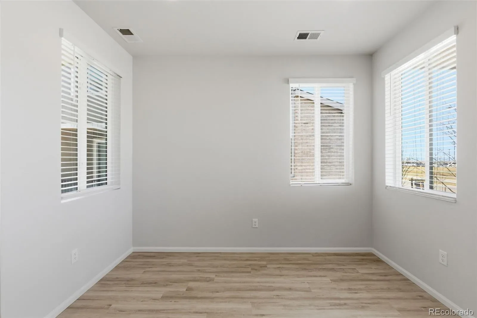 24380 E 42nd Avenue Aurora CO 80019 | MLS #REC9491657 03302026214954 1600 9
