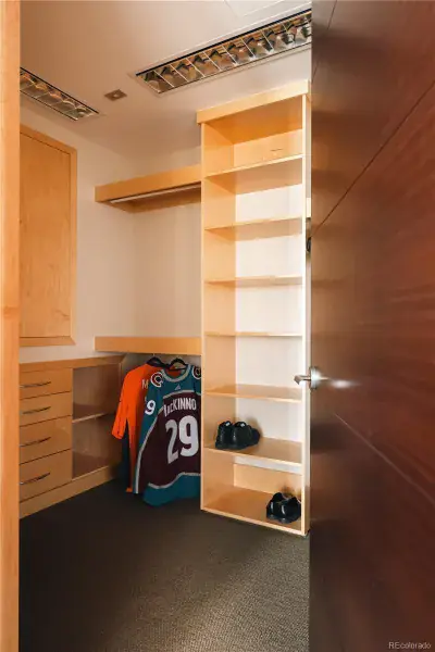 10142025211321 800 31