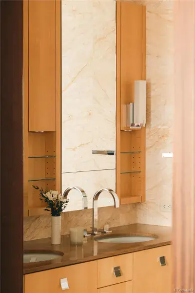 10142025211321 800 33