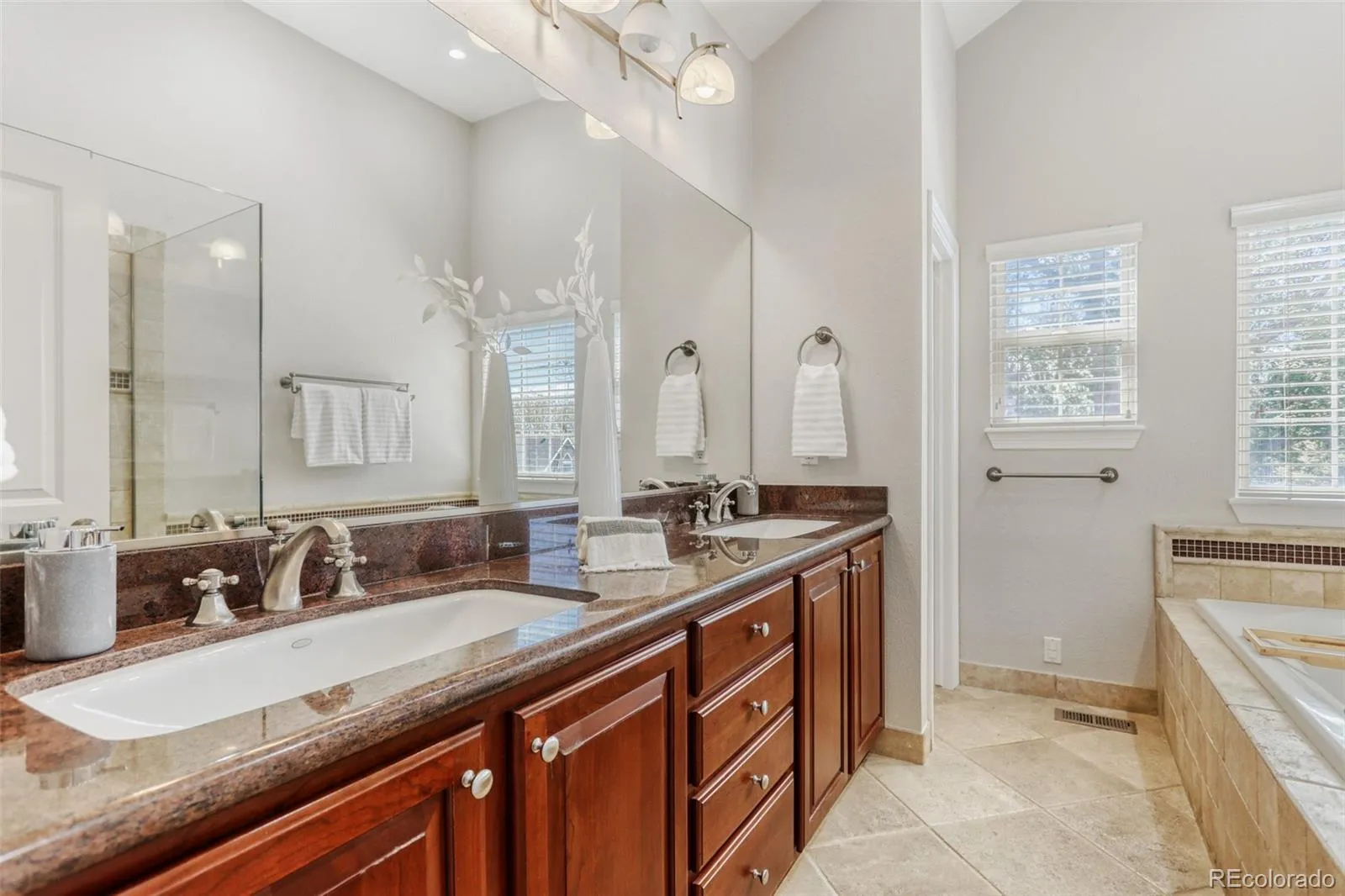 697 S Corona Street Denver CO 80209 MLS #REC9496385 05032026003714 1600 14