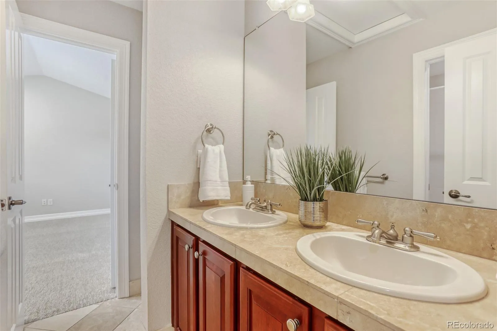 697 S Corona Street Denver CO 80209 MLS #REC9496385 05032026003714 1600 17