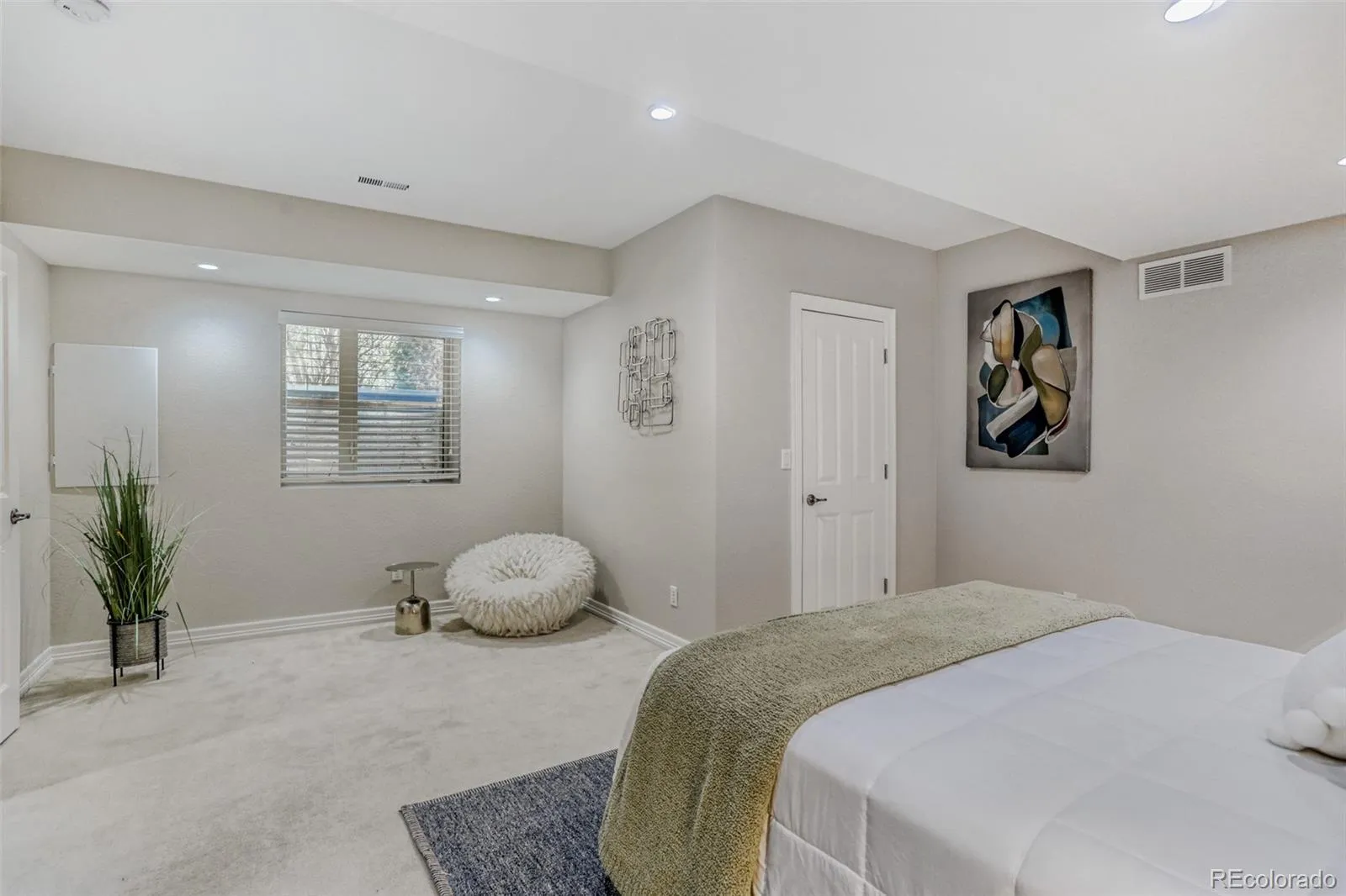 697 S Corona Street Denver CO 80209 MLS #REC9496385 05032026003714 1600 20
