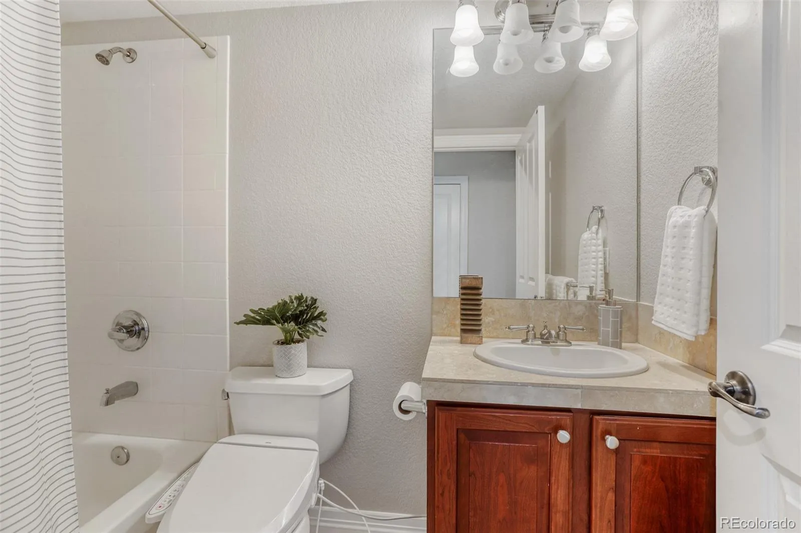 697 S Corona Street Denver CO 80209 MLS #REC9496385 05032026003714 1600 21