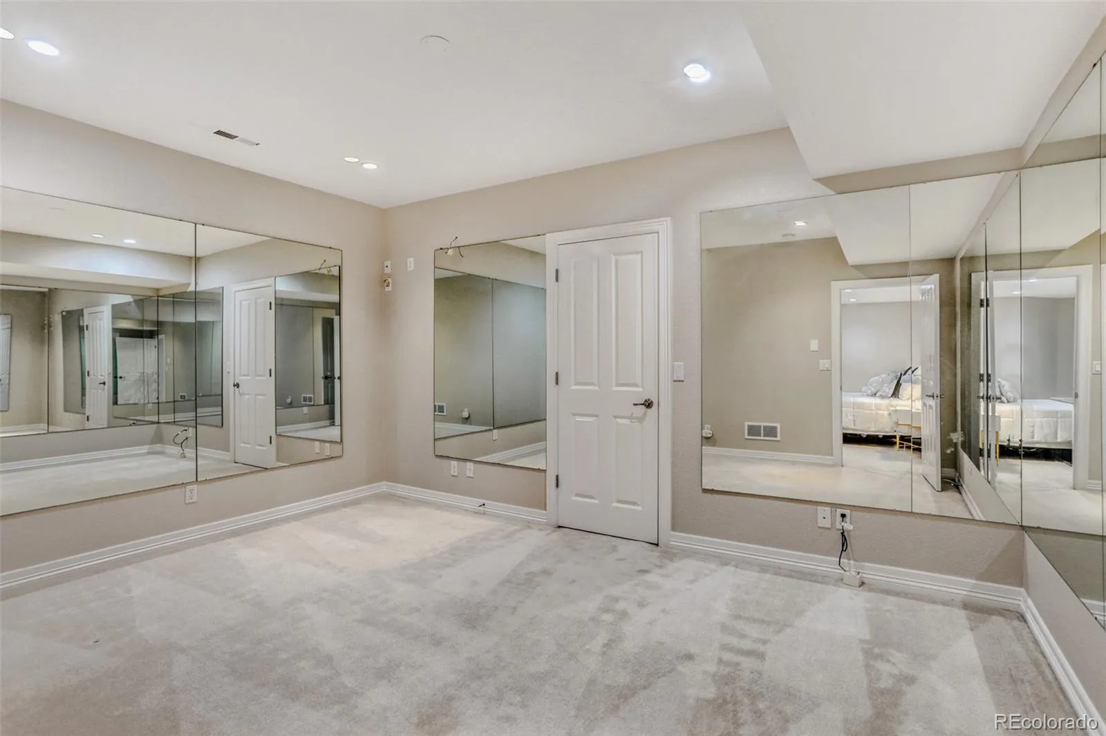 697 S Corona Street Denver CO 80209 MLS #REC9496385 05032026003714 1600 22