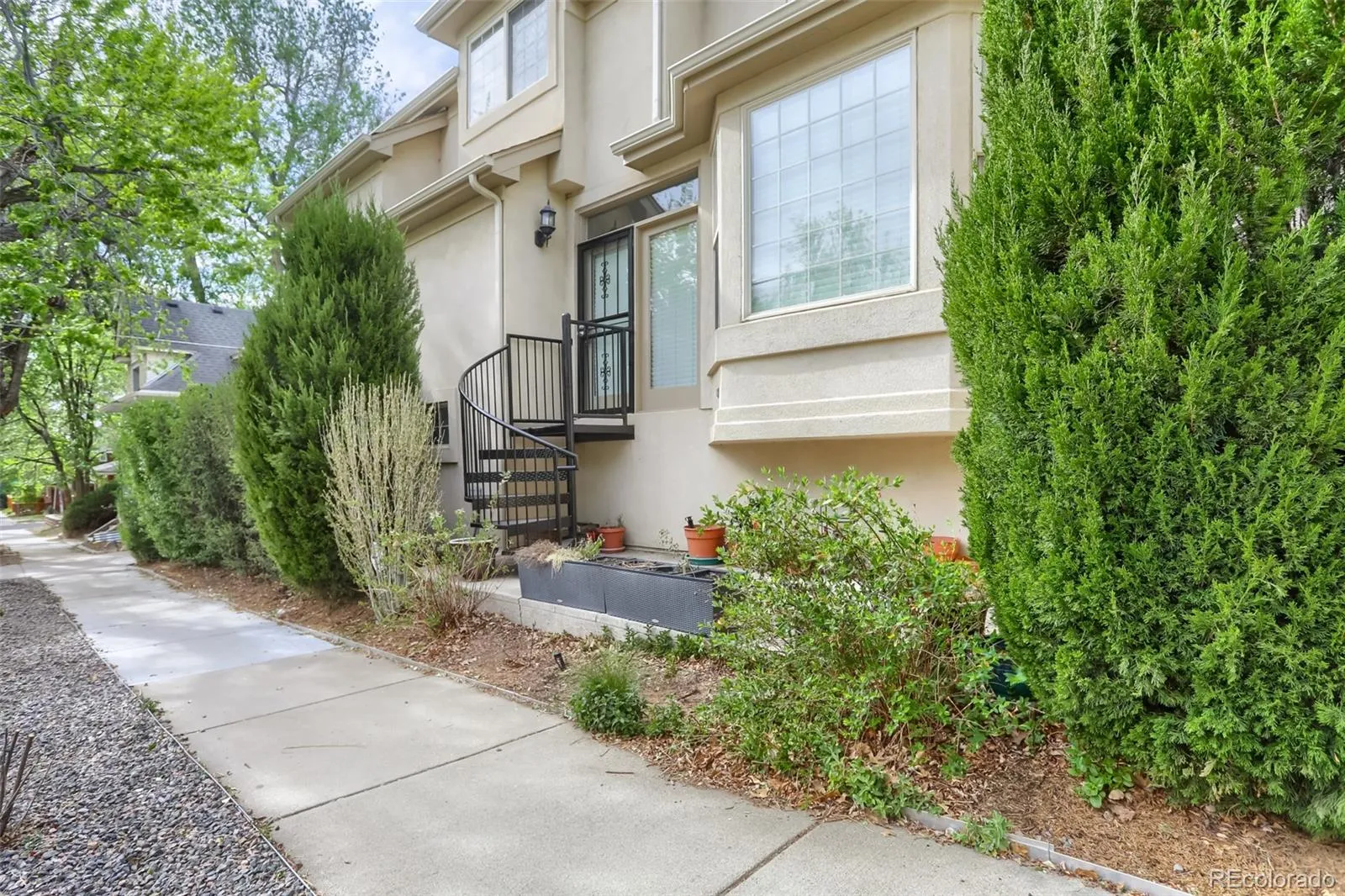 697 S Corona Street Denver CO 80209 MLS #REC9496385 05032026003714 1600 27