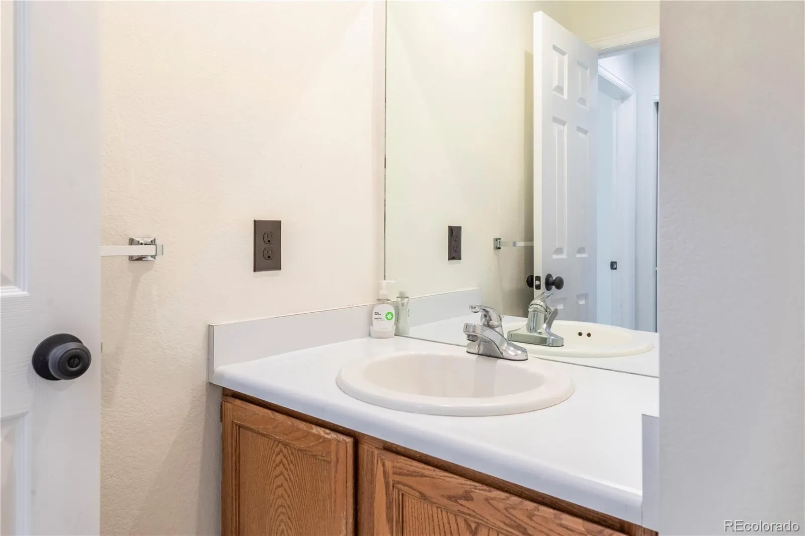 14324 W Wesley Circle Lakewood CO 80228 MLS #REC9500343 05202026002349 1600 25