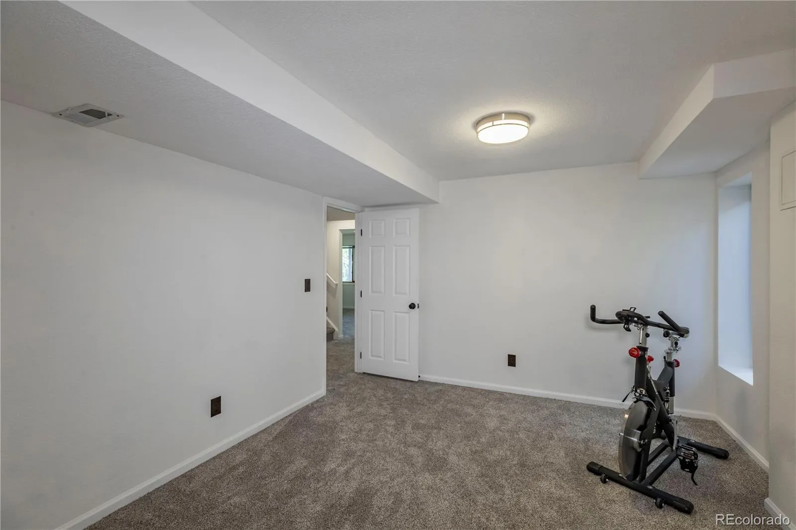 14324 W Wesley Circle Lakewood CO 80228 MLS #REC9500343 05202026002349 1600 33