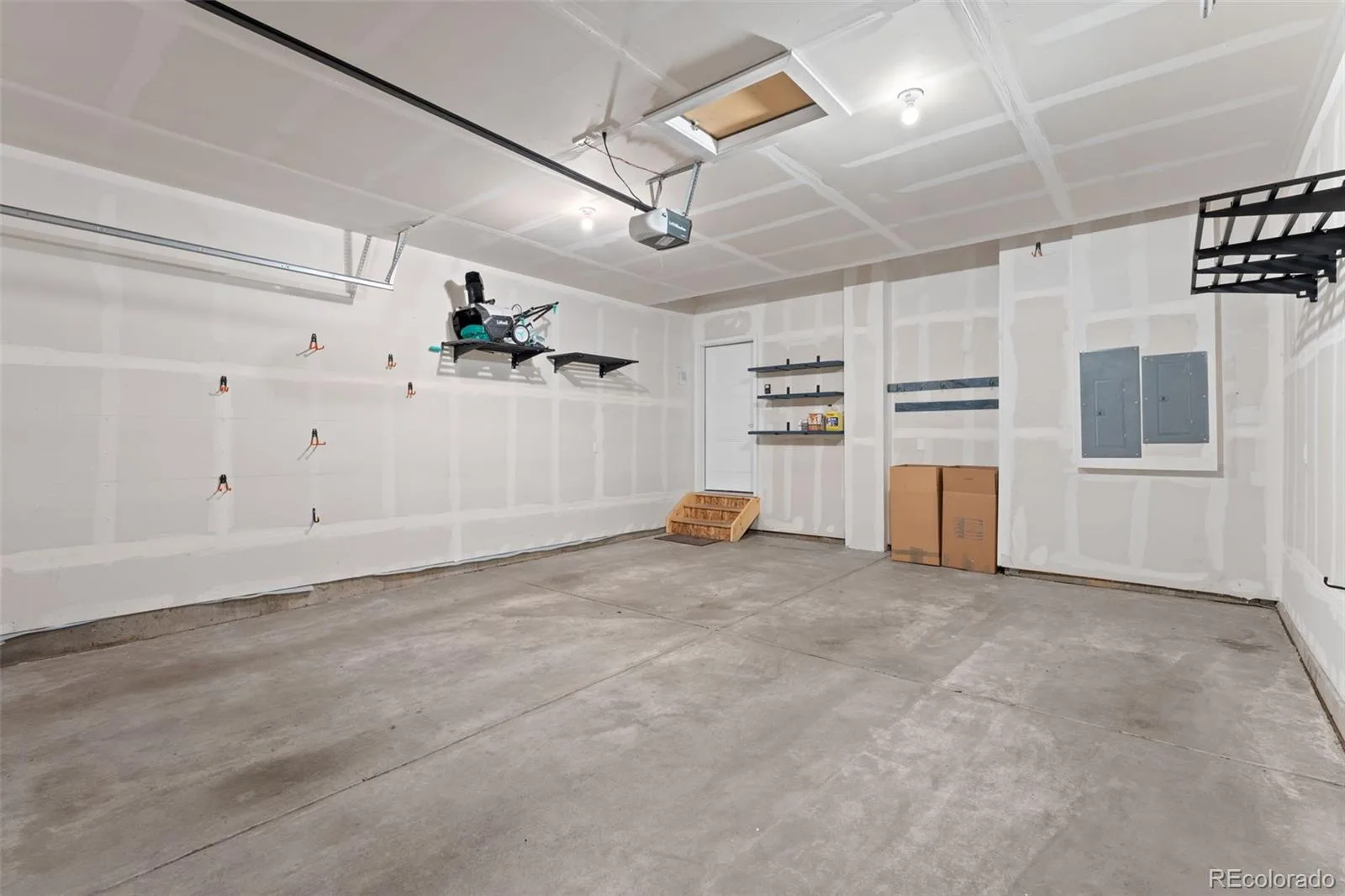 9751 E 62nd Drive Denver CO 80238 | MLS #REC9504278 08132026224006 1600 26