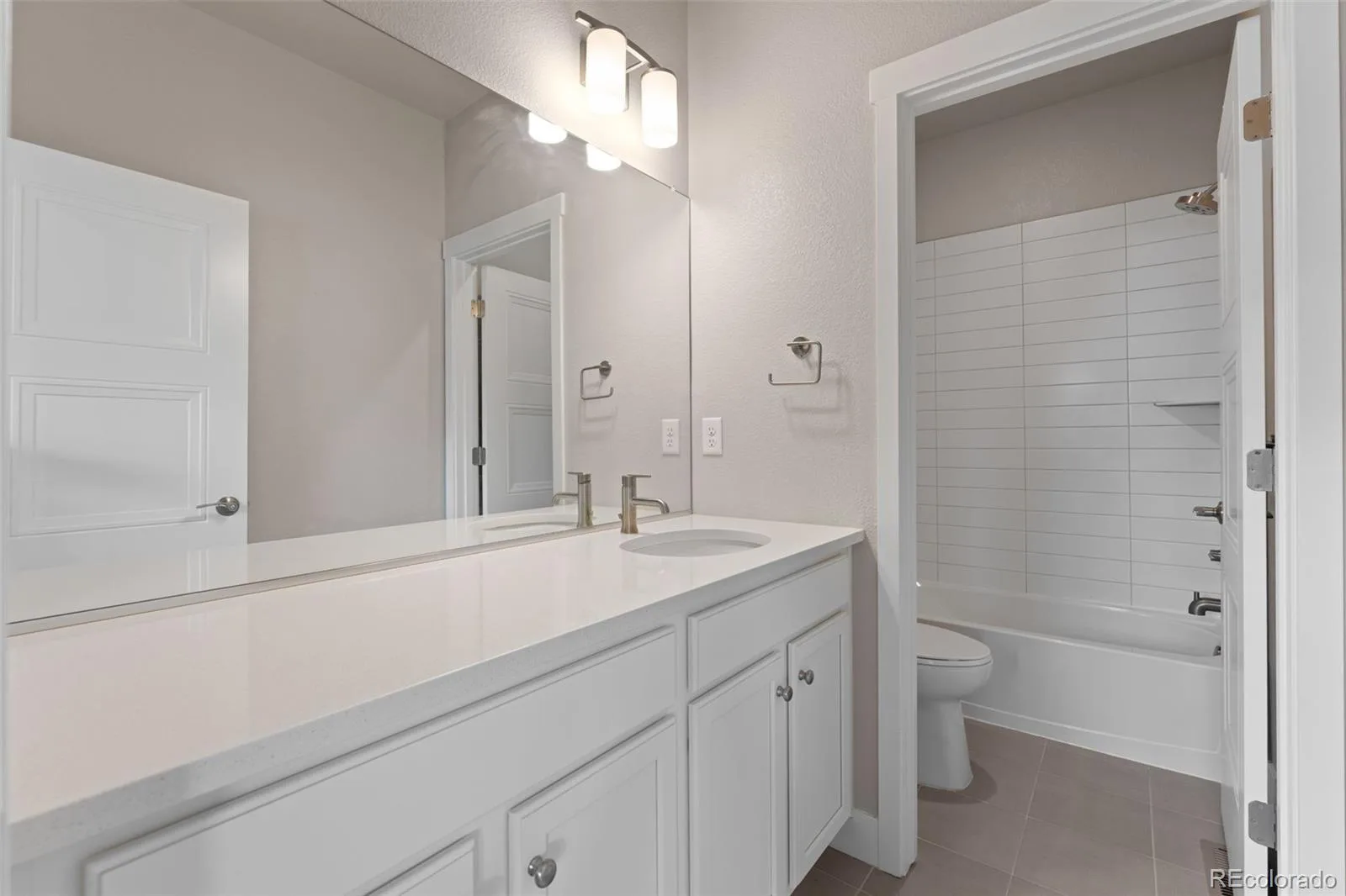 9751 E 62nd Drive Denver CO 80238 | MLS #REC9504278 08132026224006 1600 31