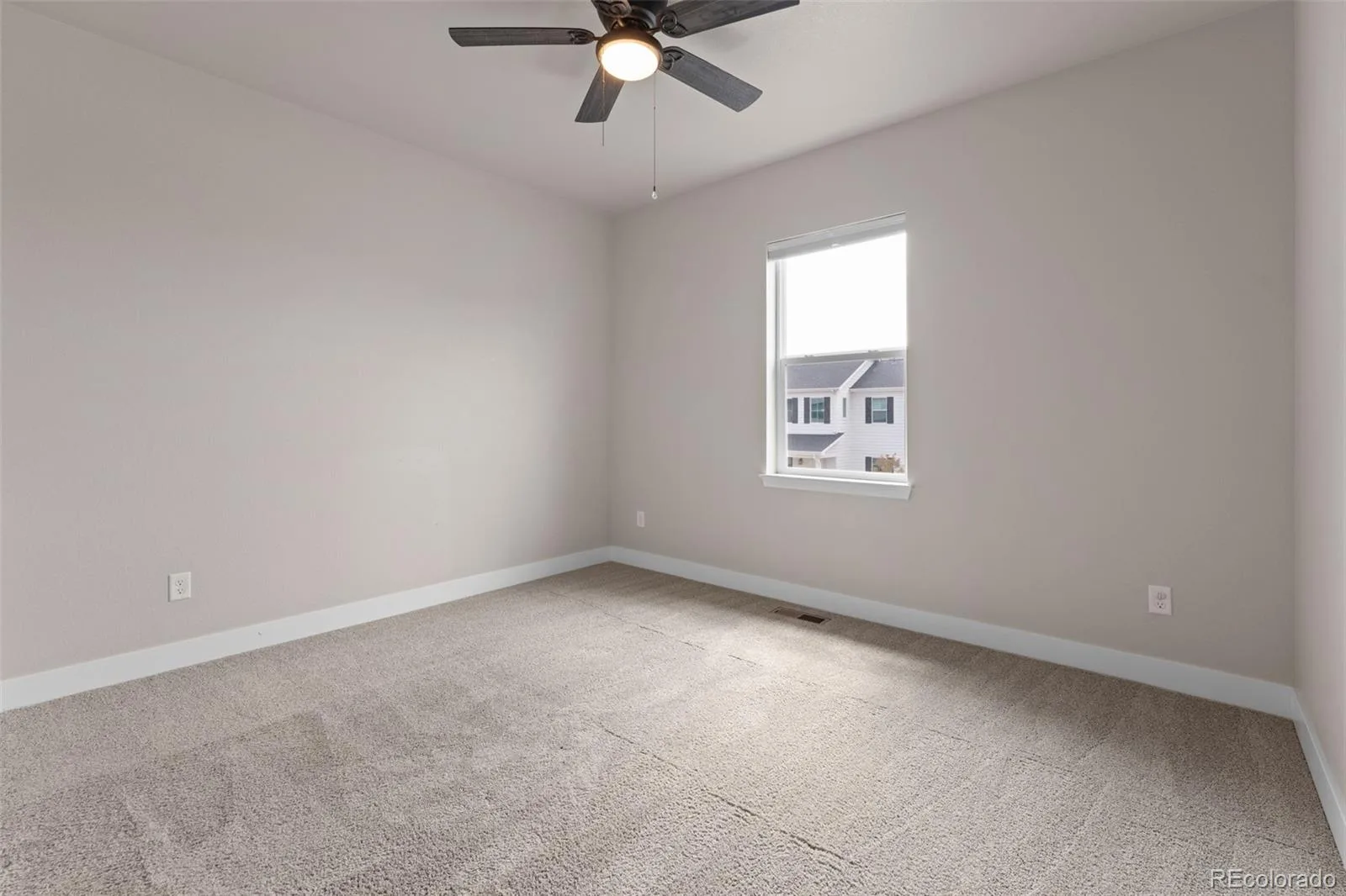 9751 E 62nd Drive Denver CO 80238 | MLS #REC9504278 08132026224006 1600 33