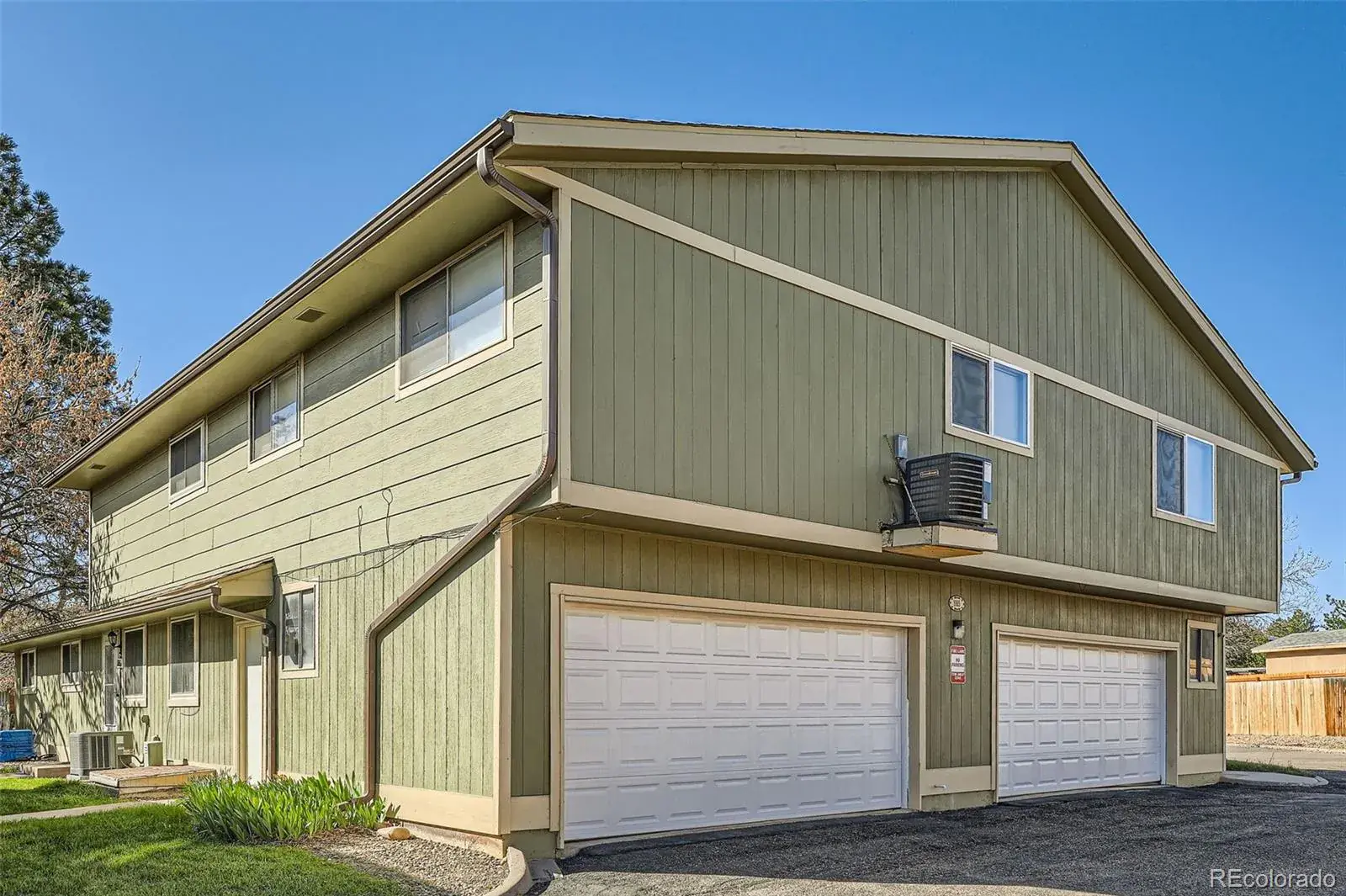 1165 S Fairplay Circle #B Aurora CO 80012 MLS #REC9504476 02212026005822 1600 23