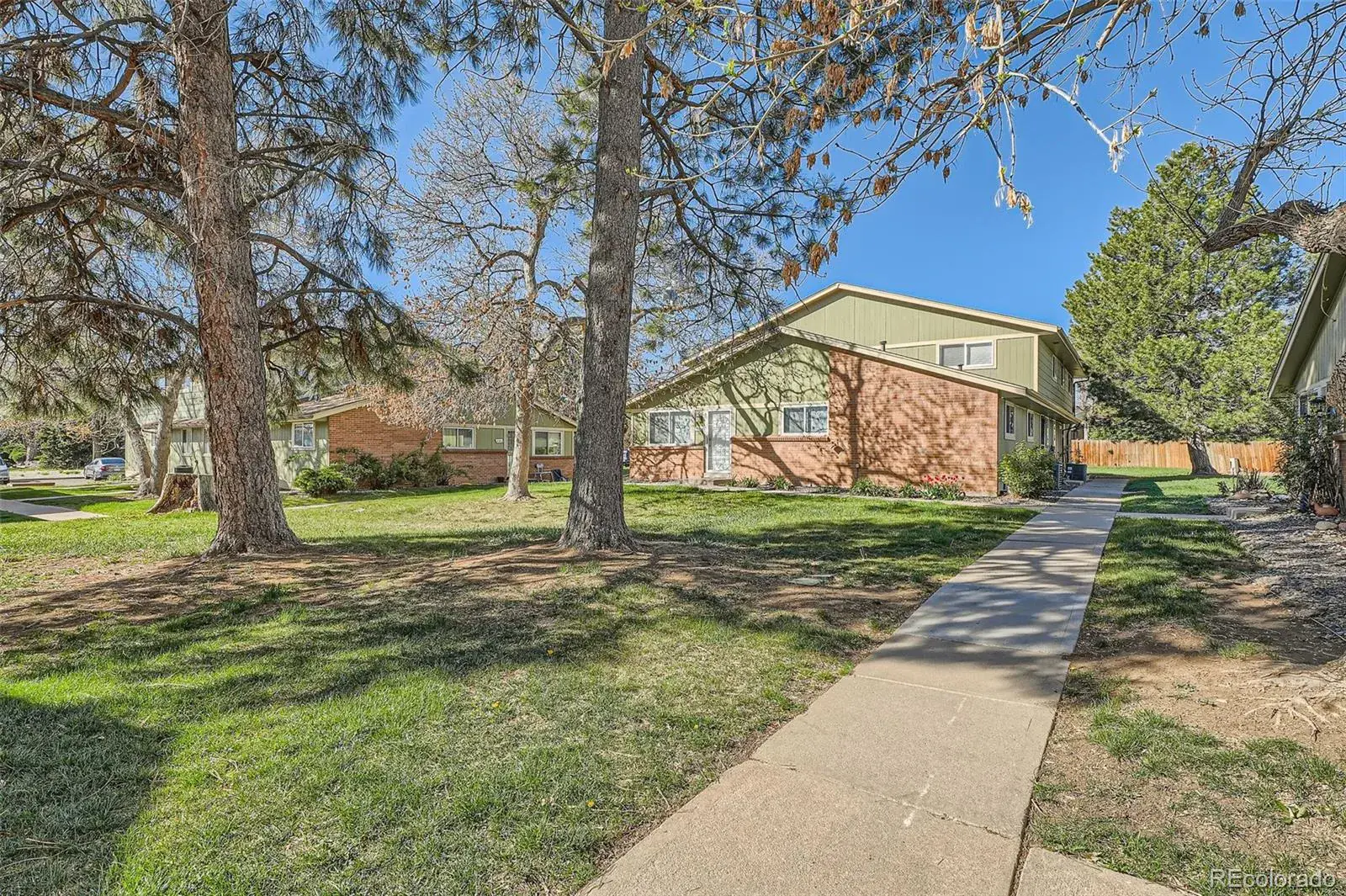 1165 S Fairplay Circle #B Aurora CO 80012 MLS #REC9504476 02212026005822 1600 24