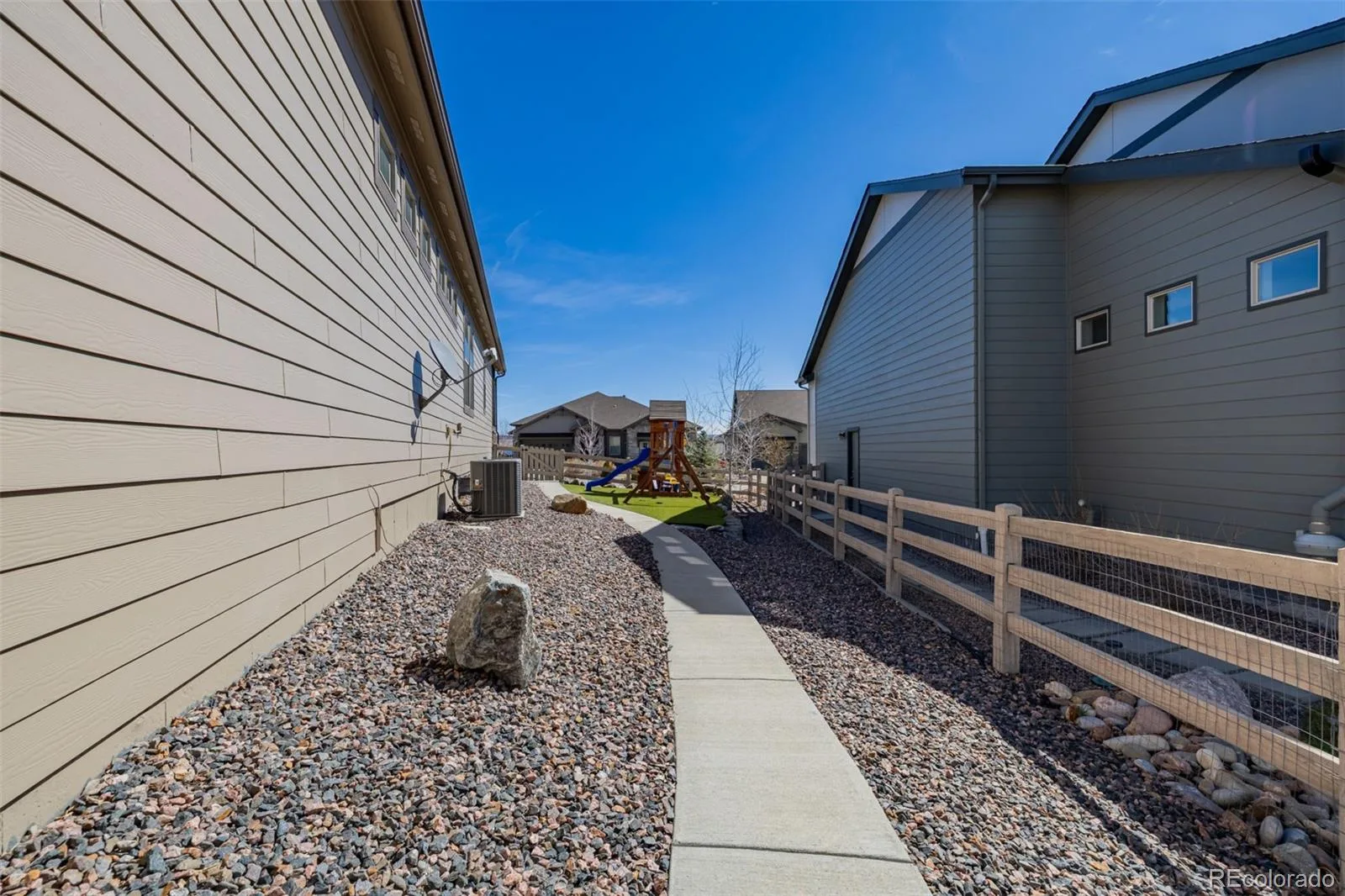 9557 Boone Lane Littleton CO 80125 | MLS #REC9511485 08202026155716 1600 44