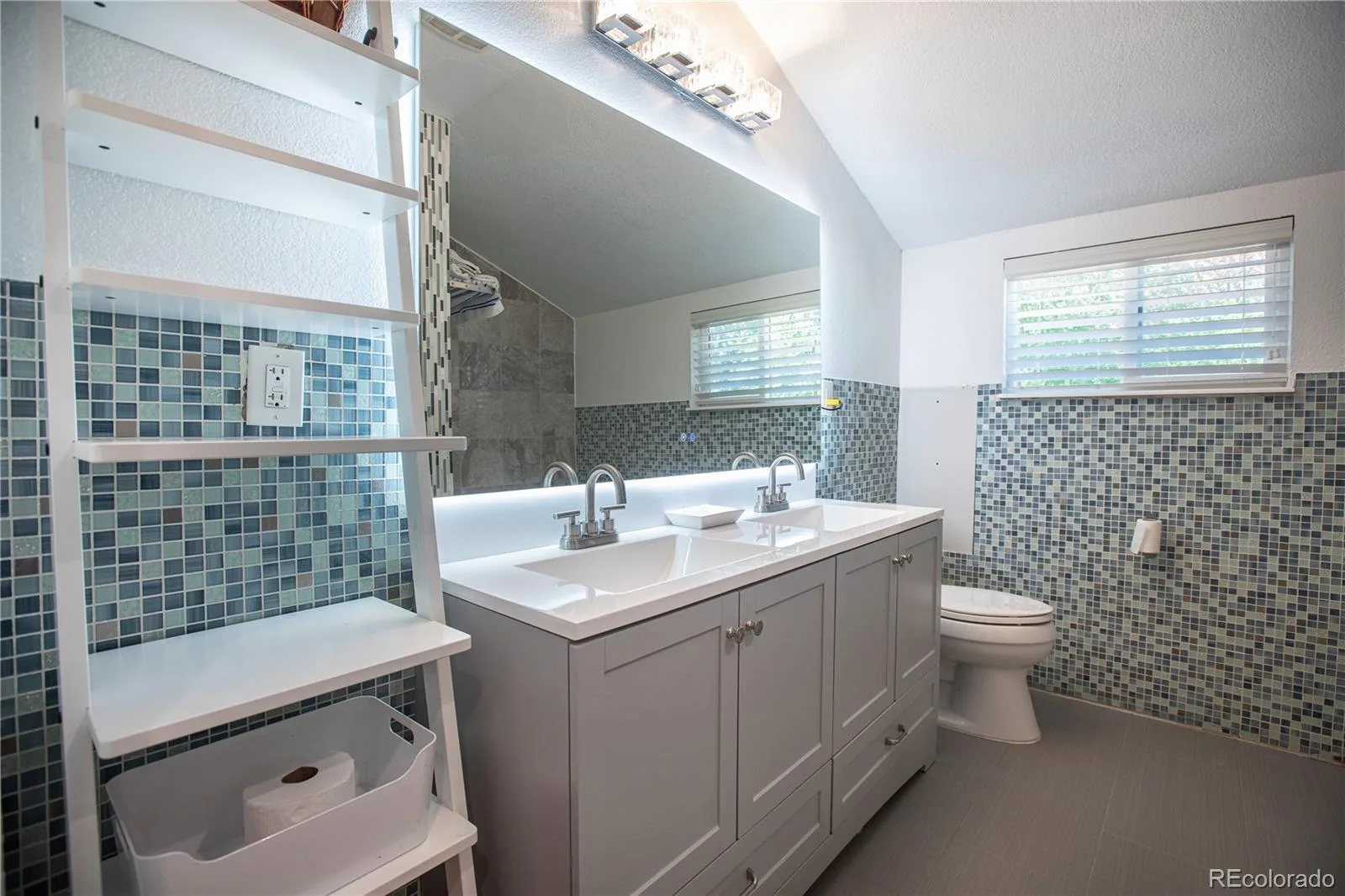 4960 S Lipan Drive Englewood CO 80110 | MLS #REC9512759 07302026155825 1600 36
