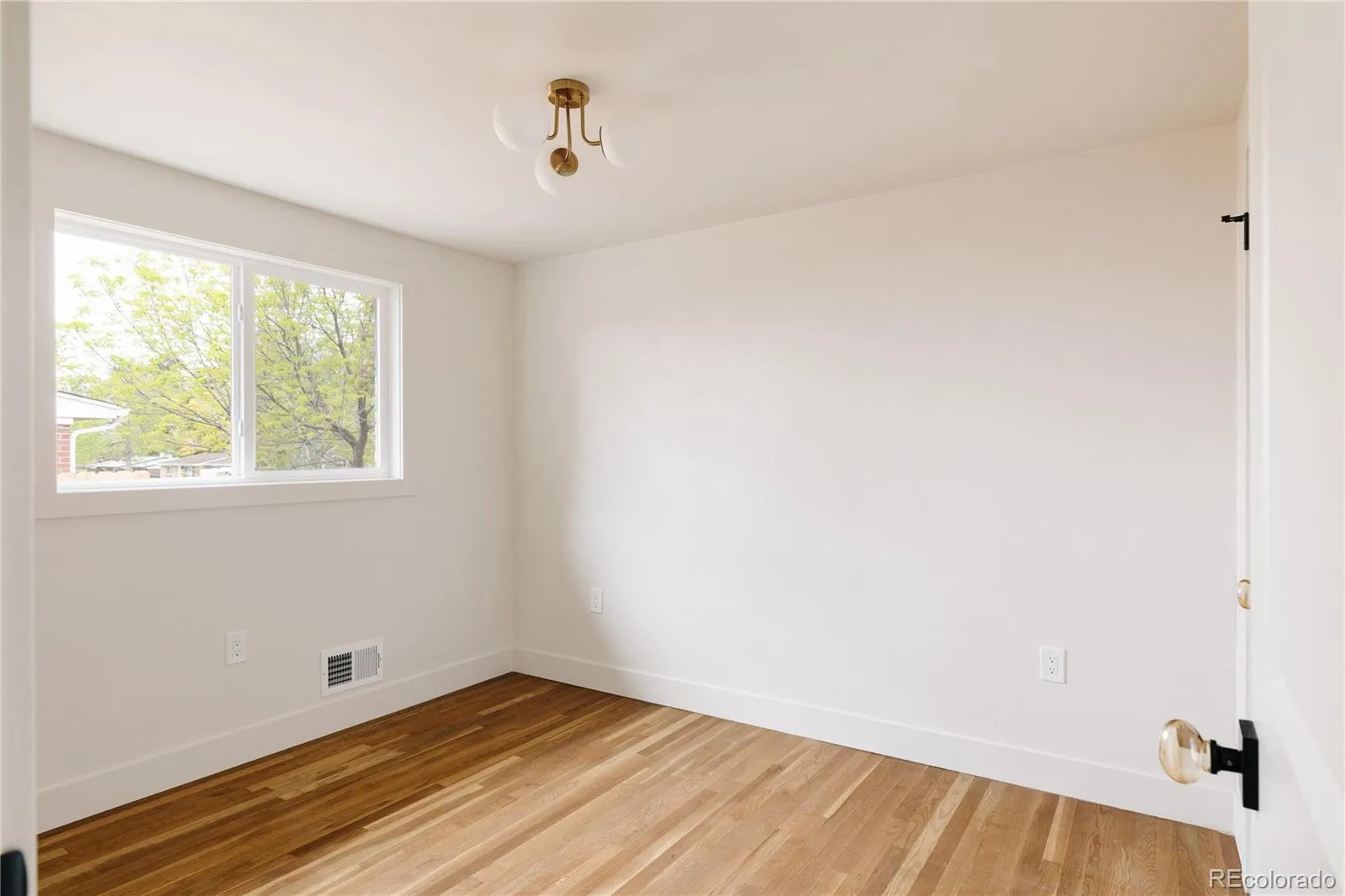 9608 W 53rd Avenue Arvada CO 80002 MLS #REC9525024 05022026054440 1600 20
