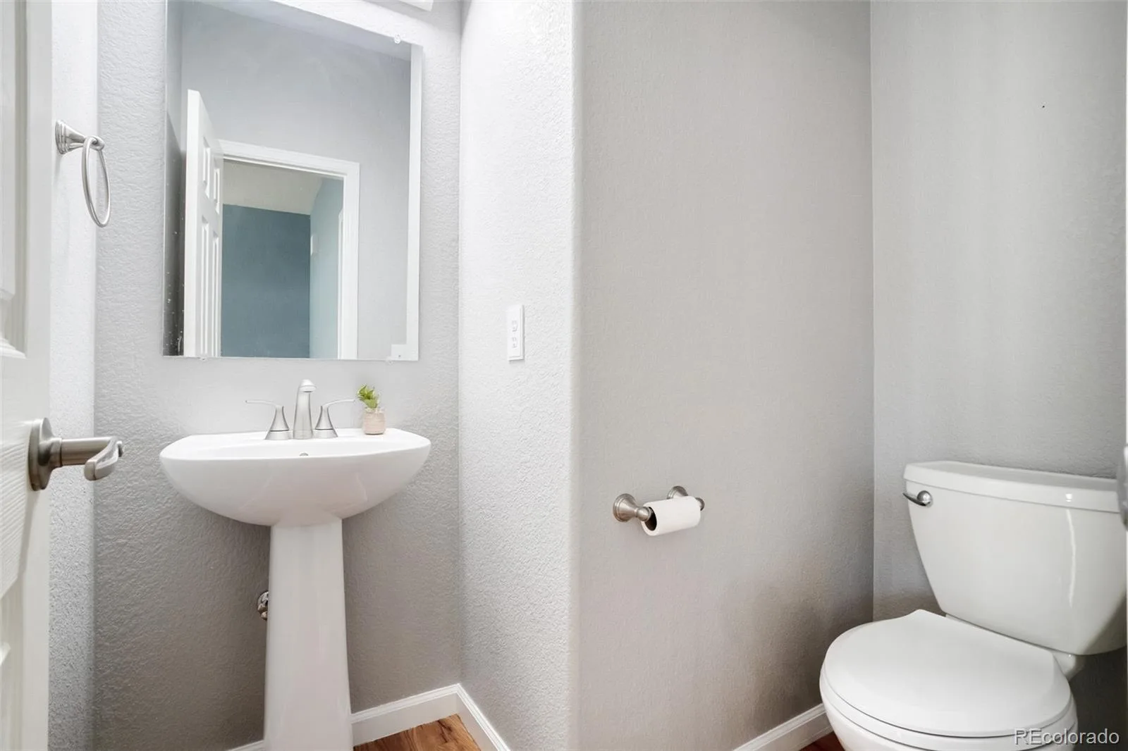 23872 E Alabama Drive Aurora CO 80018 | MLS #REC9525287 06122026081400 1600 14