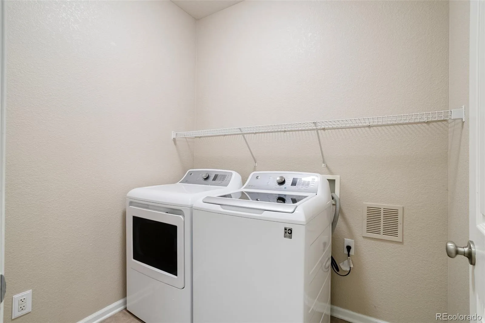 23872 E Alabama Drive Aurora CO 80018 | MLS #REC9525287 06122026081400 1600 15