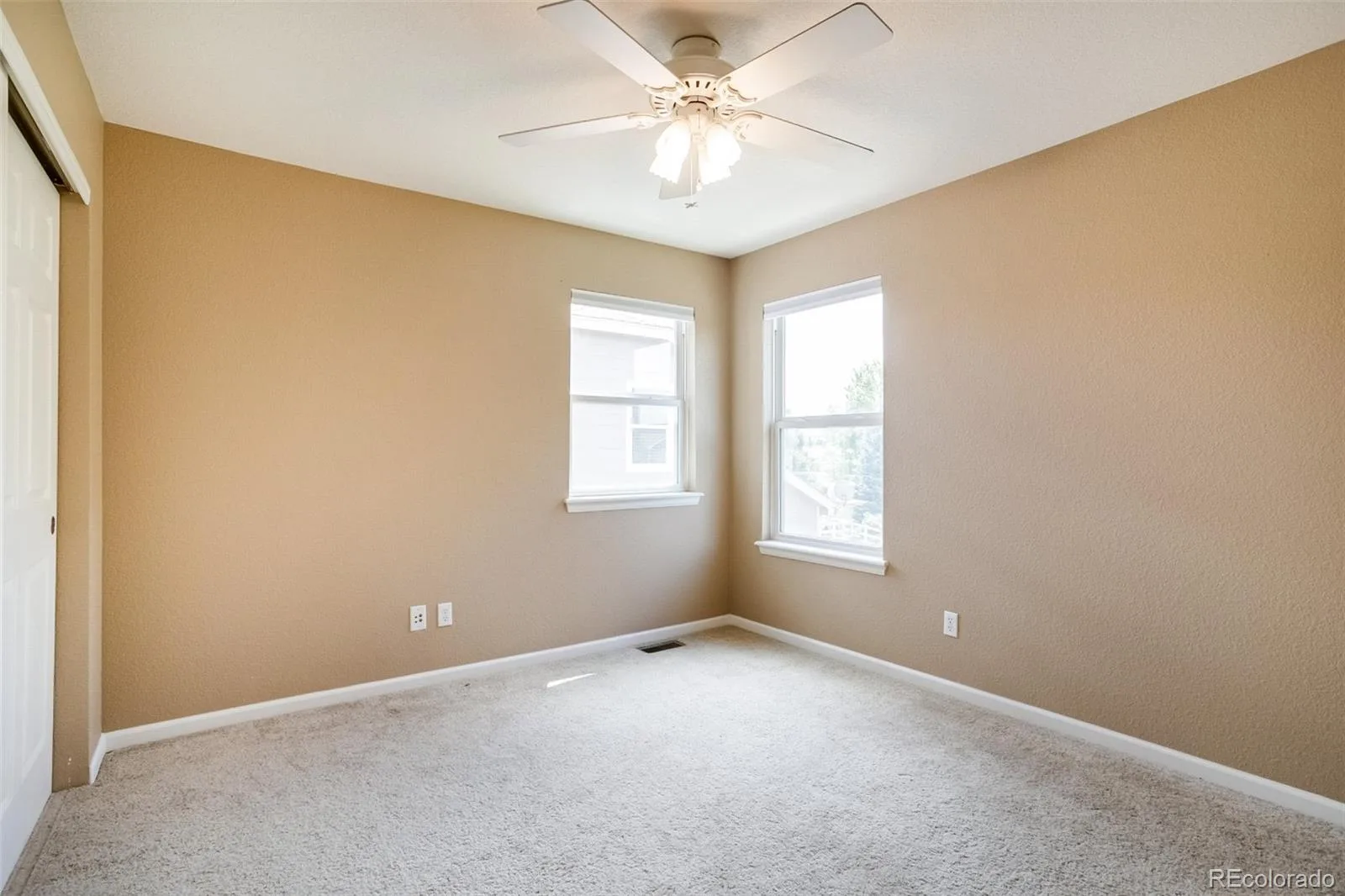 23872 E Alabama Drive Aurora CO 80018 | MLS #REC9525287 06122026081400 1600 25