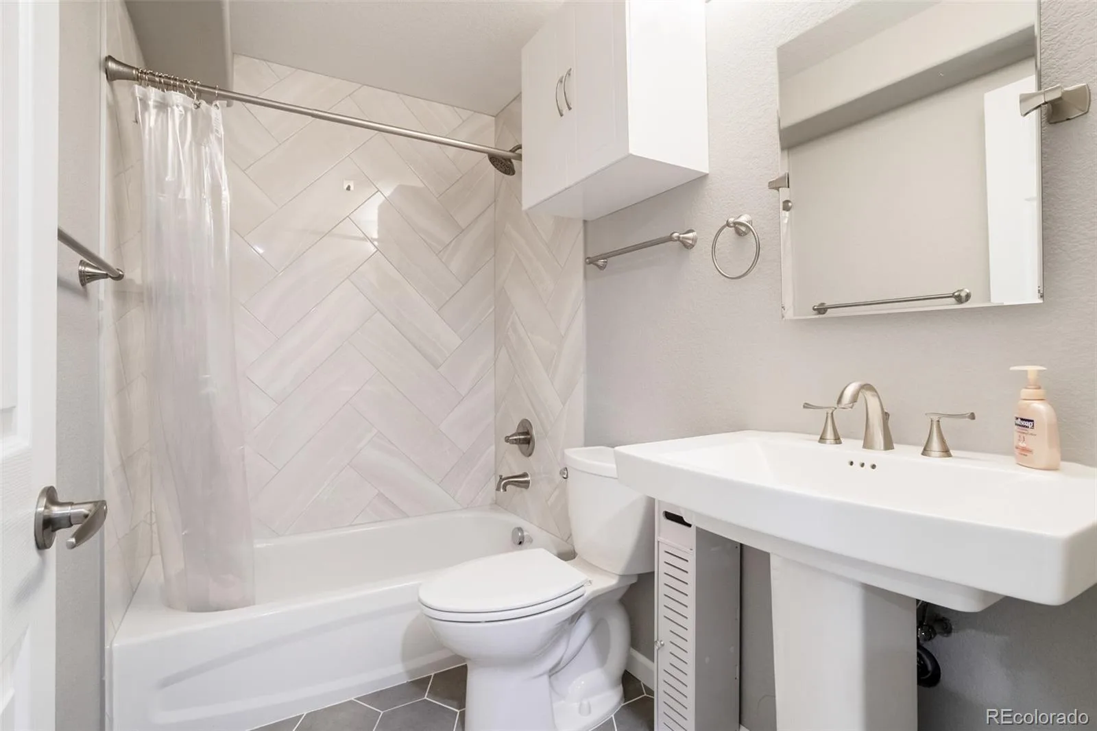 23872 E Alabama Drive Aurora CO 80018 | MLS #REC9525287 06122026081400 1600 35