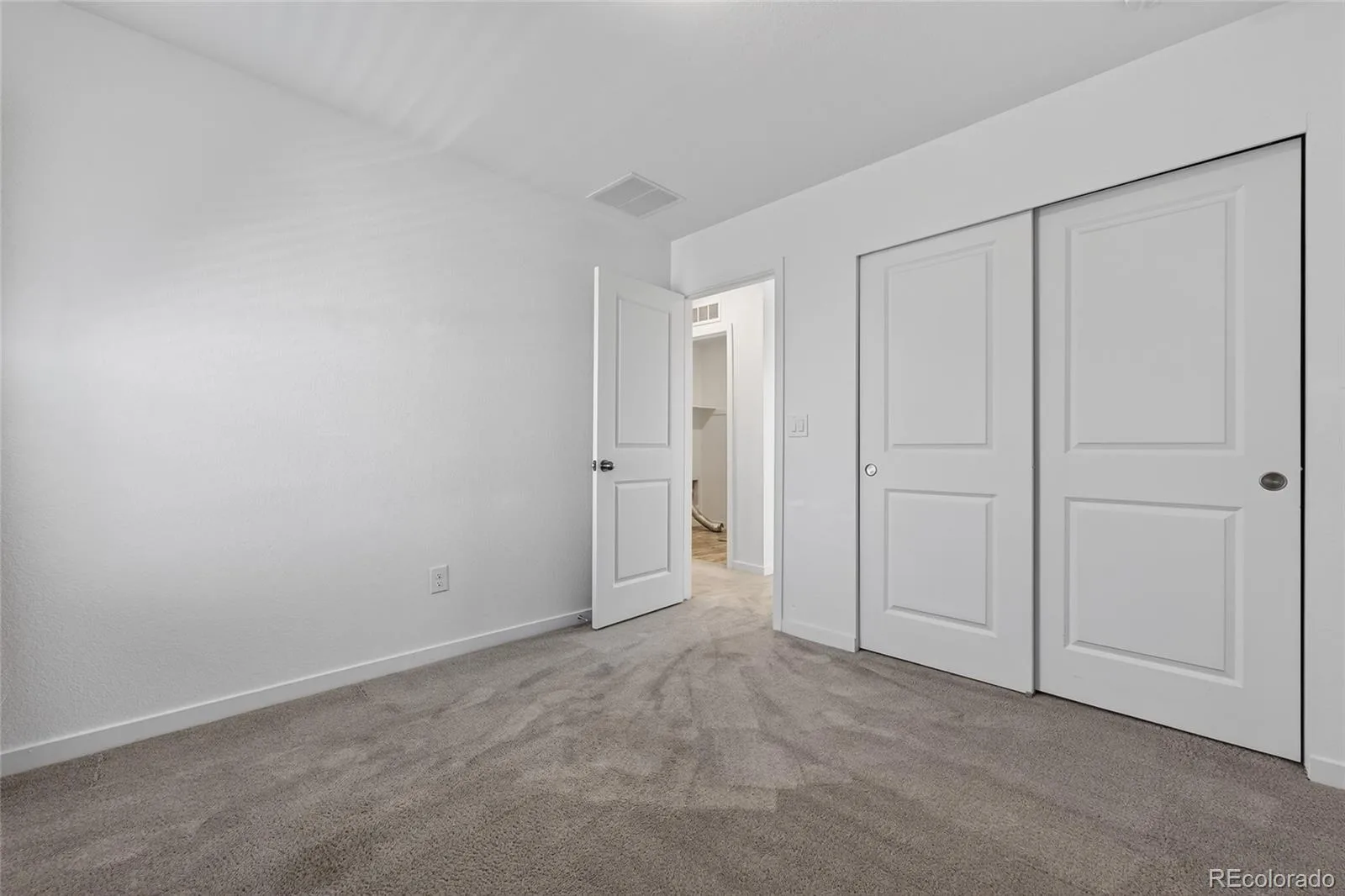 1949 S Fultondale Way Aurora CO 80018 | MLS #REC9528818 08102026232820 1600 29