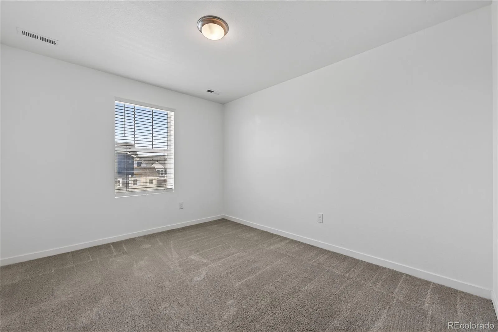 1949 S Fultondale Way Aurora CO 80018 | MLS #REC9528818 08102026232820 1600 30