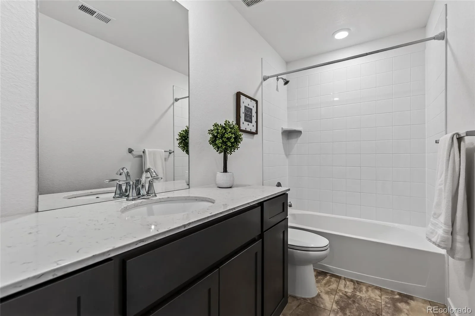 1949 S Fultondale Way Aurora CO 80018 | MLS #REC9528818 08102026232820 1600 33