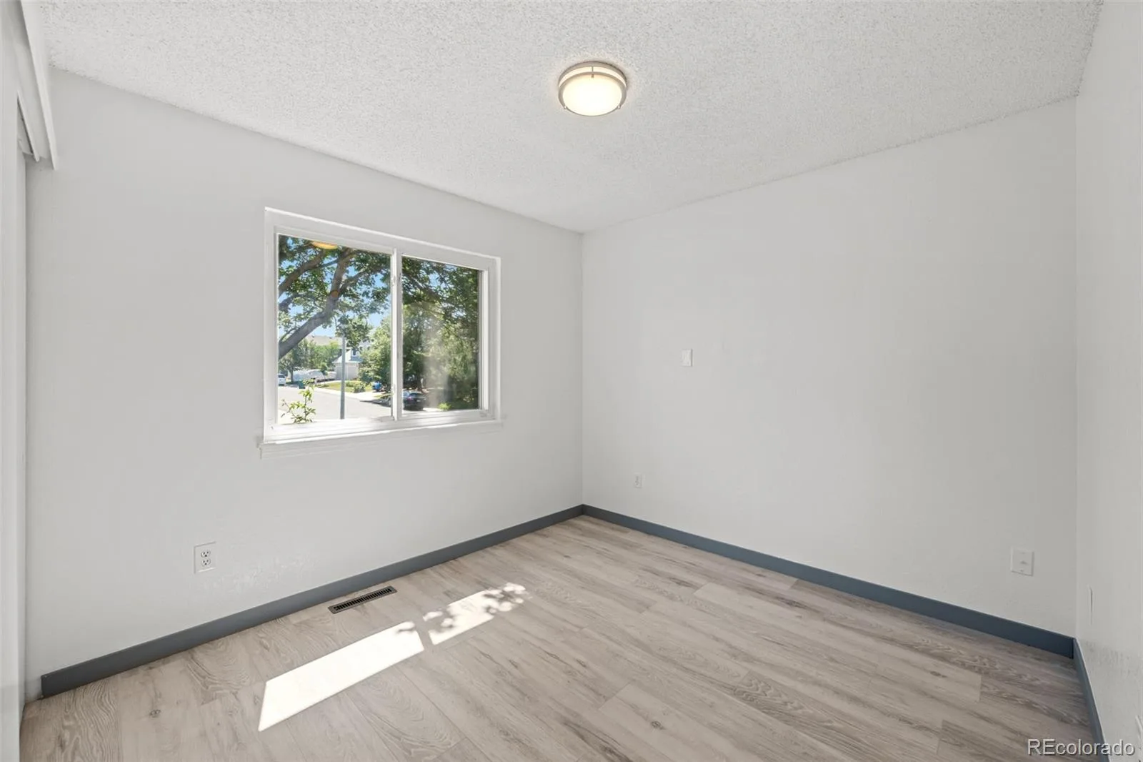 18351 E Grand Avenue Aurora CO 80015 | MLS #REC9532741 08062026044426 1600 27