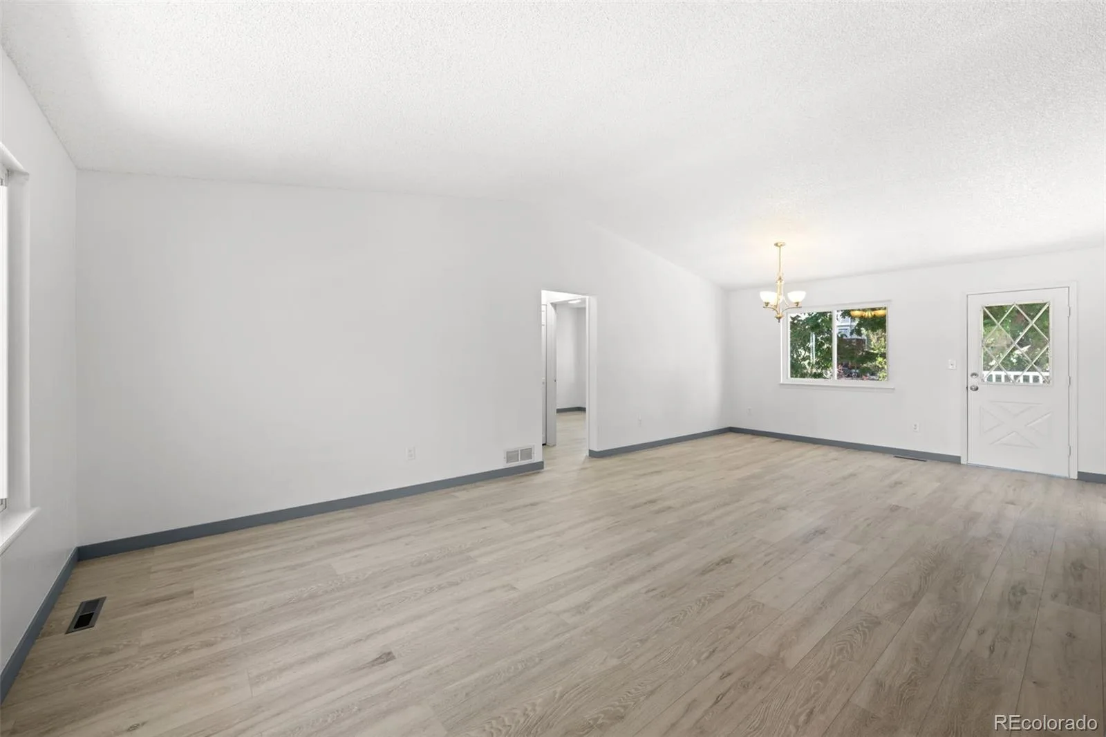 18351 E Grand Avenue Aurora CO 80015 | MLS #REC9532741 08062026044426 1600 5