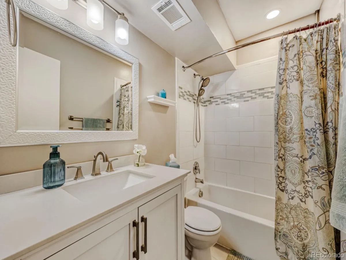 4117 S Mobile Circle #D Aurora CO 80013 MLS #REC9536873 05152026201636 1200 23