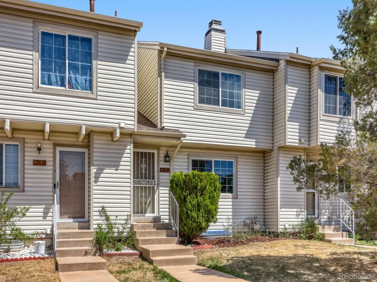4117 S Mobile Circle #D Aurora CO 80013 MLS #REC9536873 05152026201636 1200 31