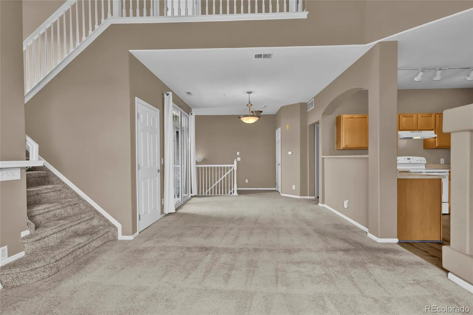 488 Black Feather Loop #215 Castle Rock CO 80104 | MLS #REC9537943 04132026155303 1600 10