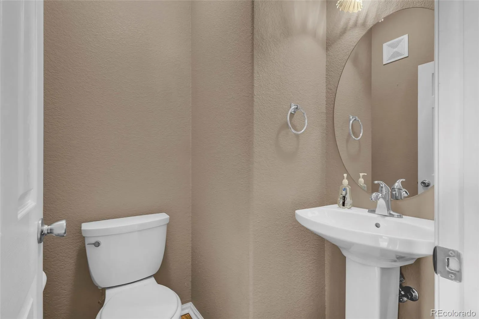488 Black Feather Loop #215 Castle Rock CO 80104 | MLS #REC9537943 04132026155303 1600 5