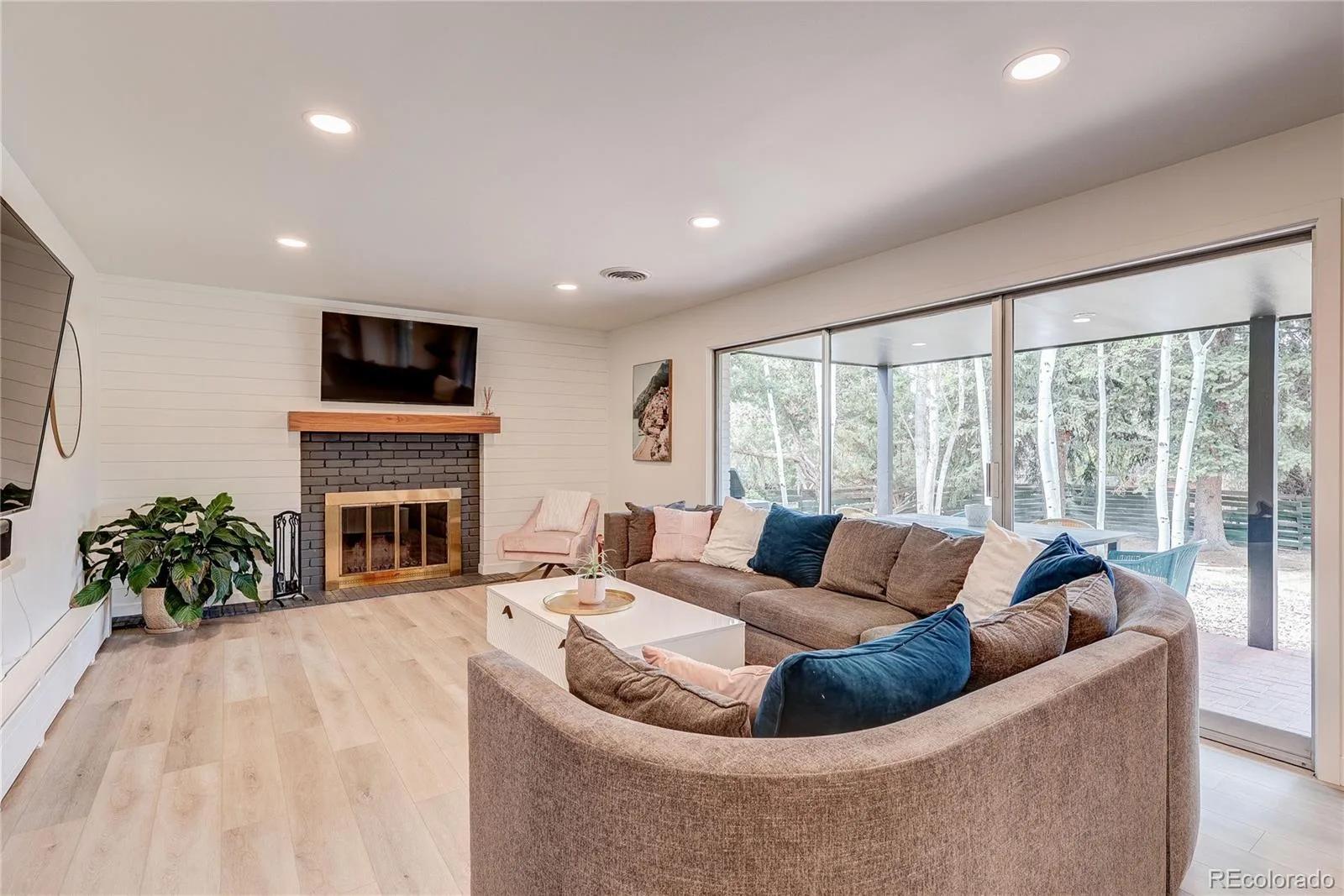 3981 S Hillcrest Drive Denver CO 80237 MLS #REC9545273 07032026181214 1600 19