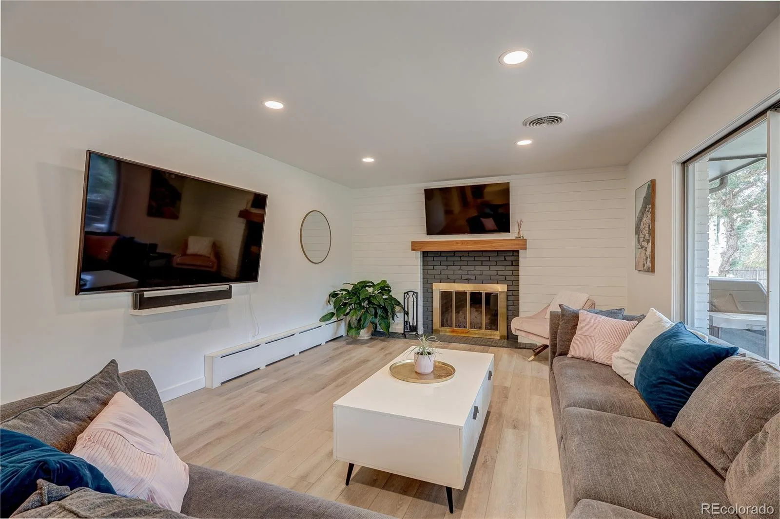 3981 S Hillcrest Drive Denver CO 80237 MLS #REC9545273 07032026181214 1600 20