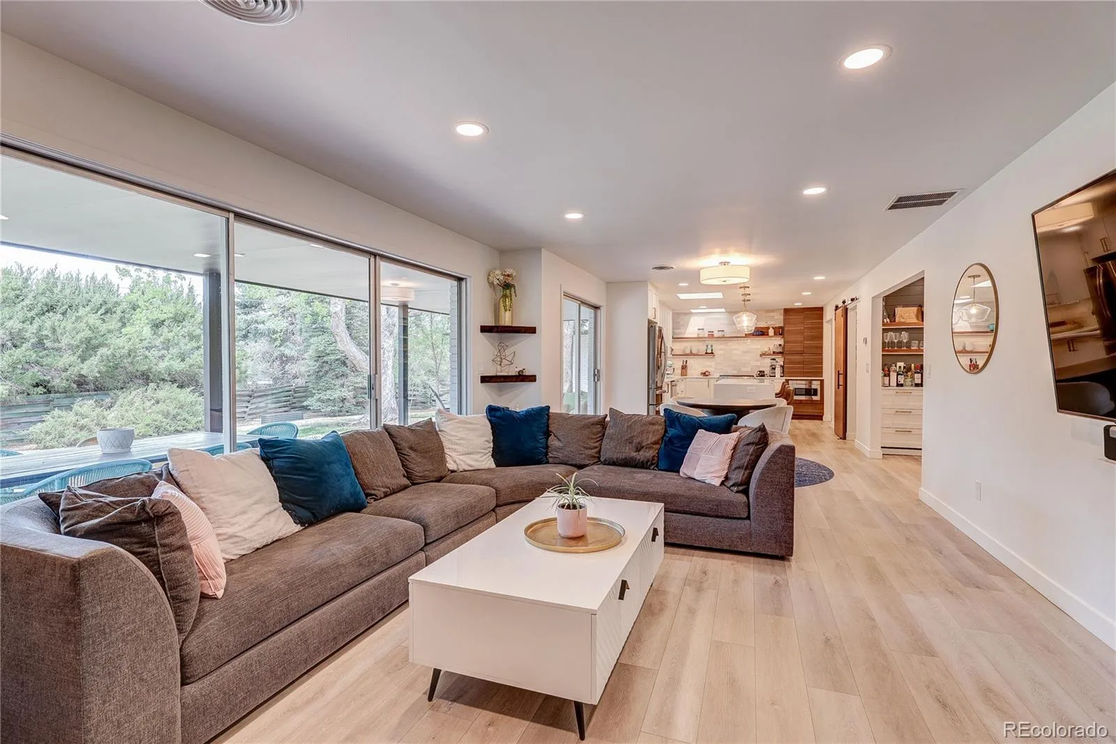 3981 S Hillcrest Drive Denver CO 80237 MLS #REC9545273 07032026181214 1600 21