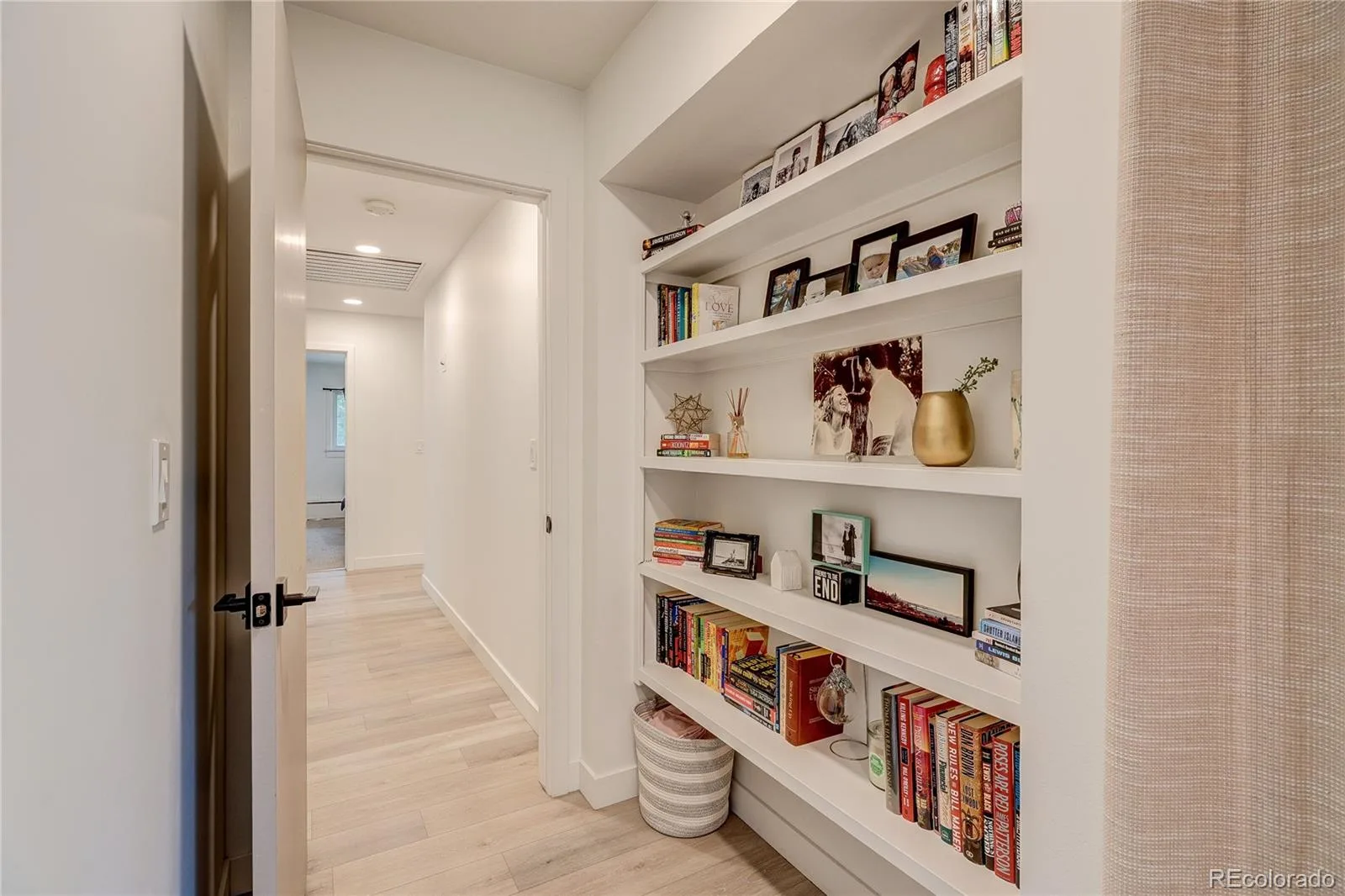 3981 S Hillcrest Drive Denver CO 80237 MLS #REC9545273 07032026181214 1600 32