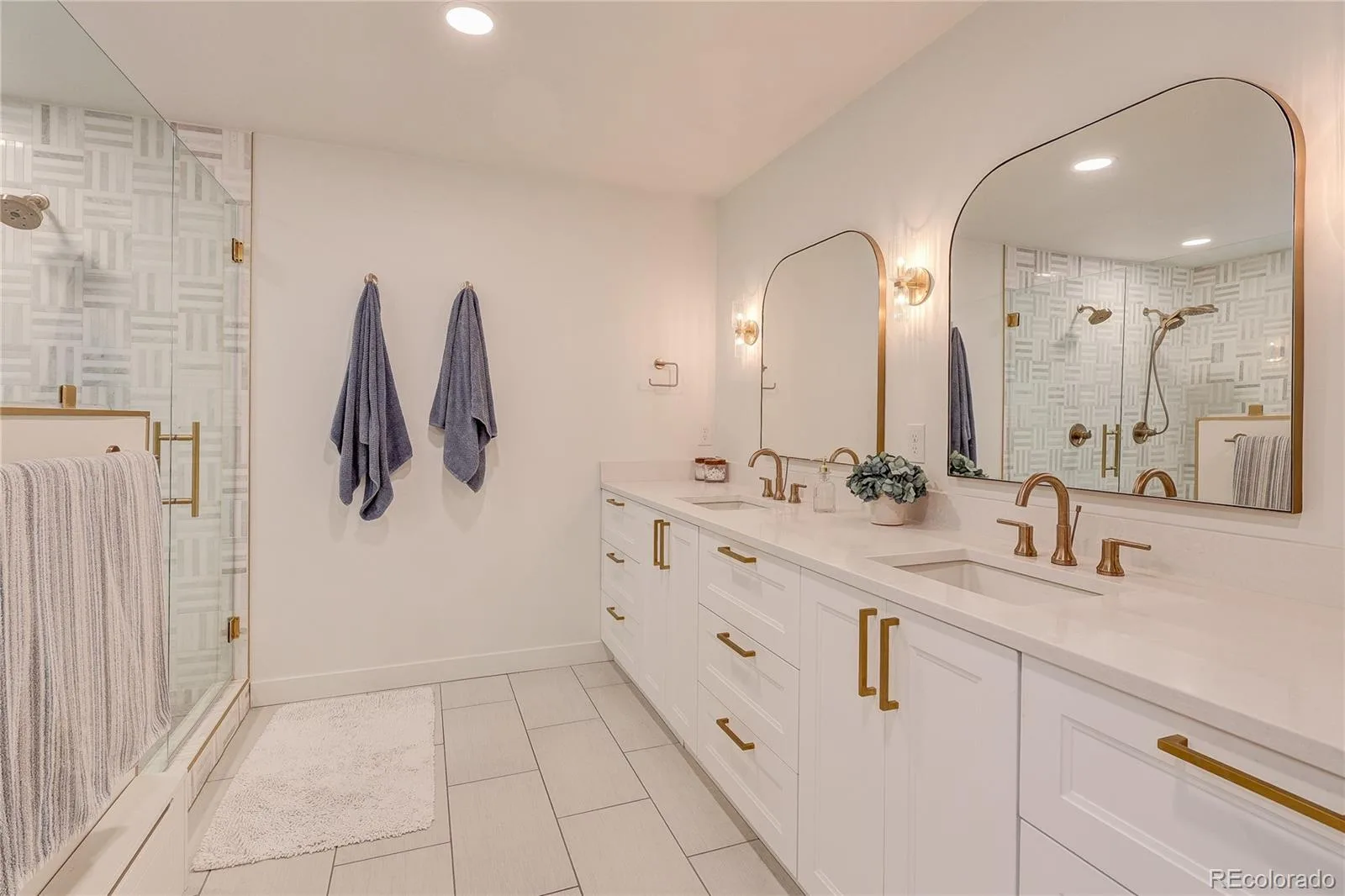 3981 S Hillcrest Drive Denver CO 80237 MLS #REC9545273 07032026181214 1600 40