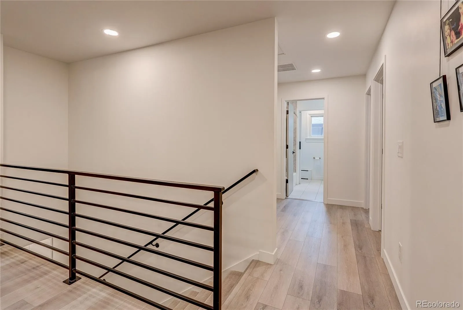 3981 S Hillcrest Drive Denver CO 80237 MLS #REC9545273 07032026181214 1600 41