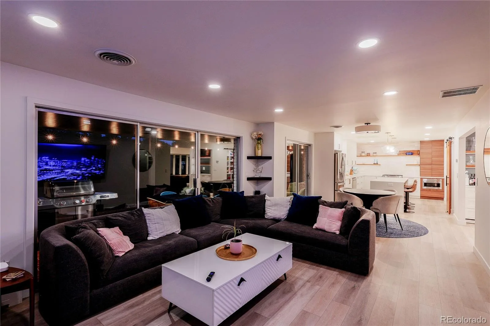 3981 S Hillcrest Drive Denver CO 80237 | MLS #REC9545273 10172026011849 1600 22