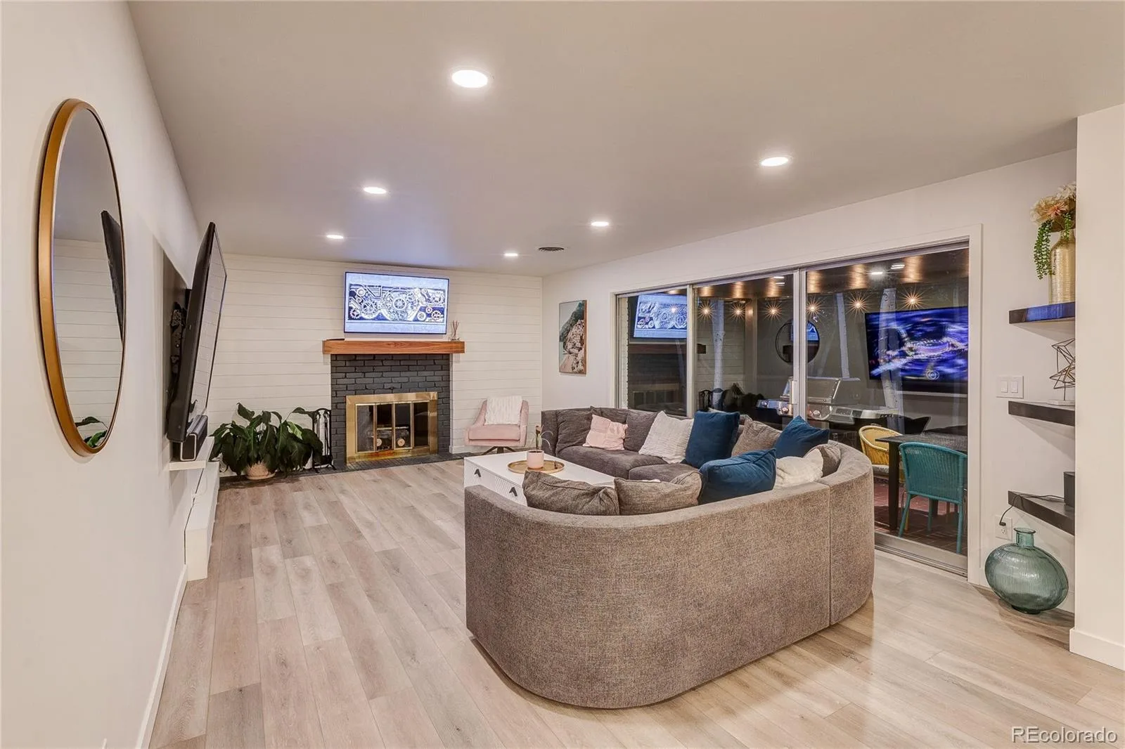 3981 S Hillcrest Drive Denver CO 80237 | MLS #REC9545273 10172026011849 1600 23
