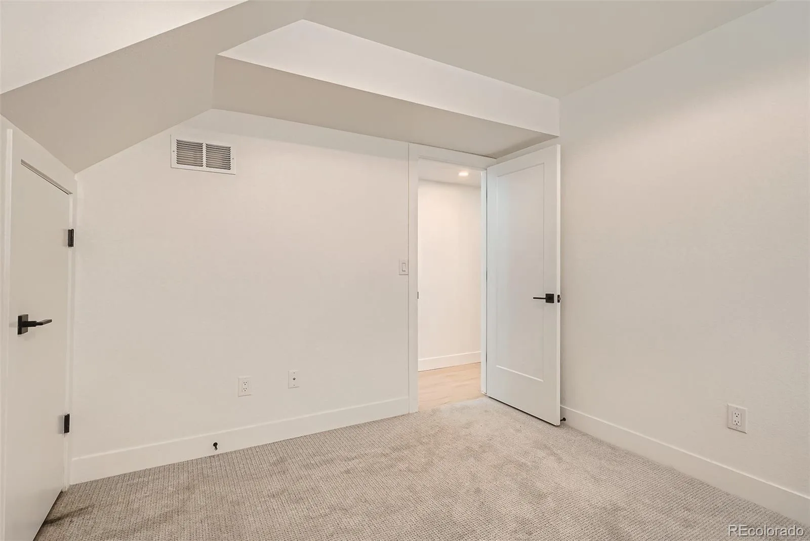 1121 S Dahlia Street Denver CO 80246 | MLS #REC9547484 08272026171733 1600 17