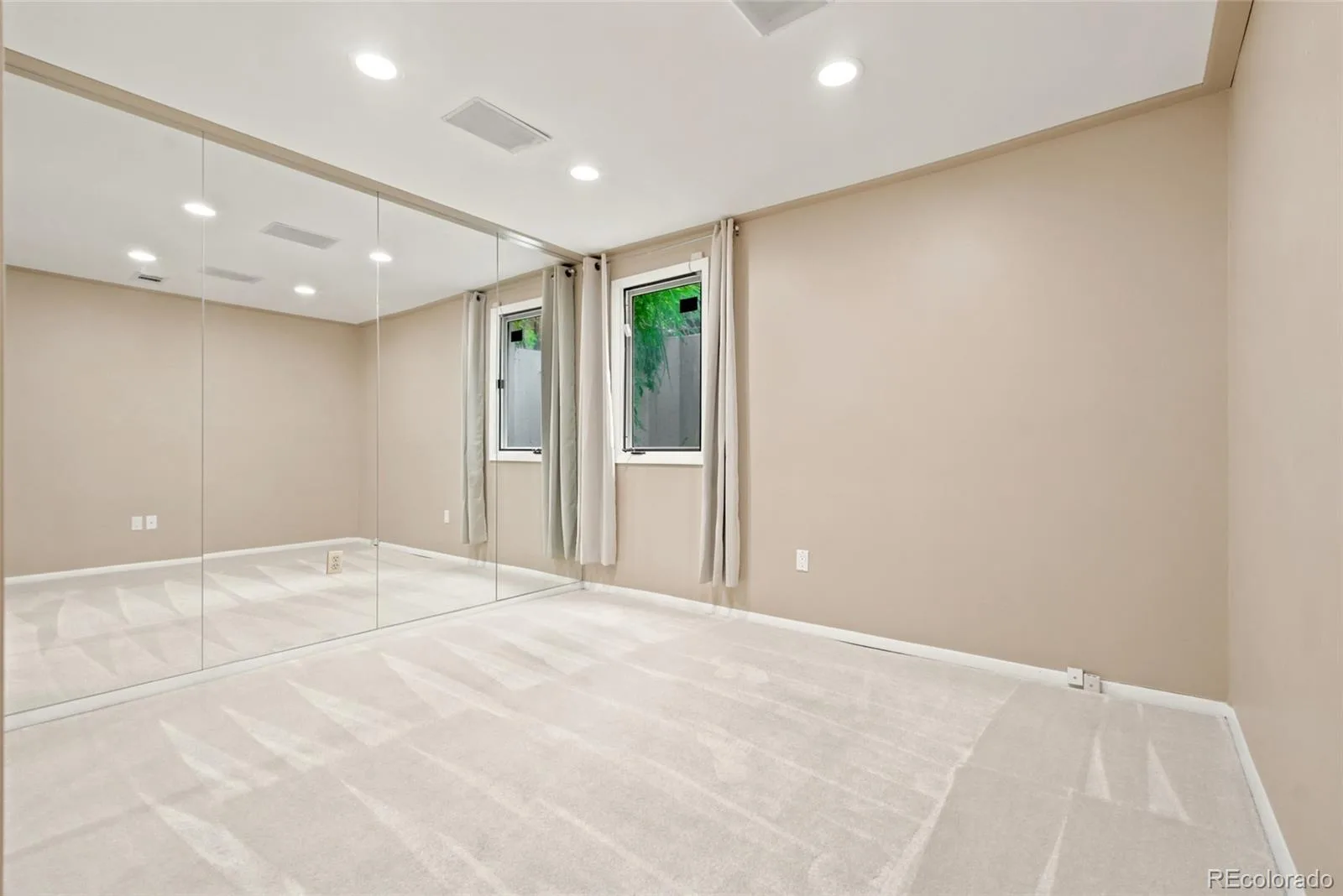 7572 S Rosemary Circle Englewood CO 80112 | MLS #REC9554097 07262026174426 1600 33