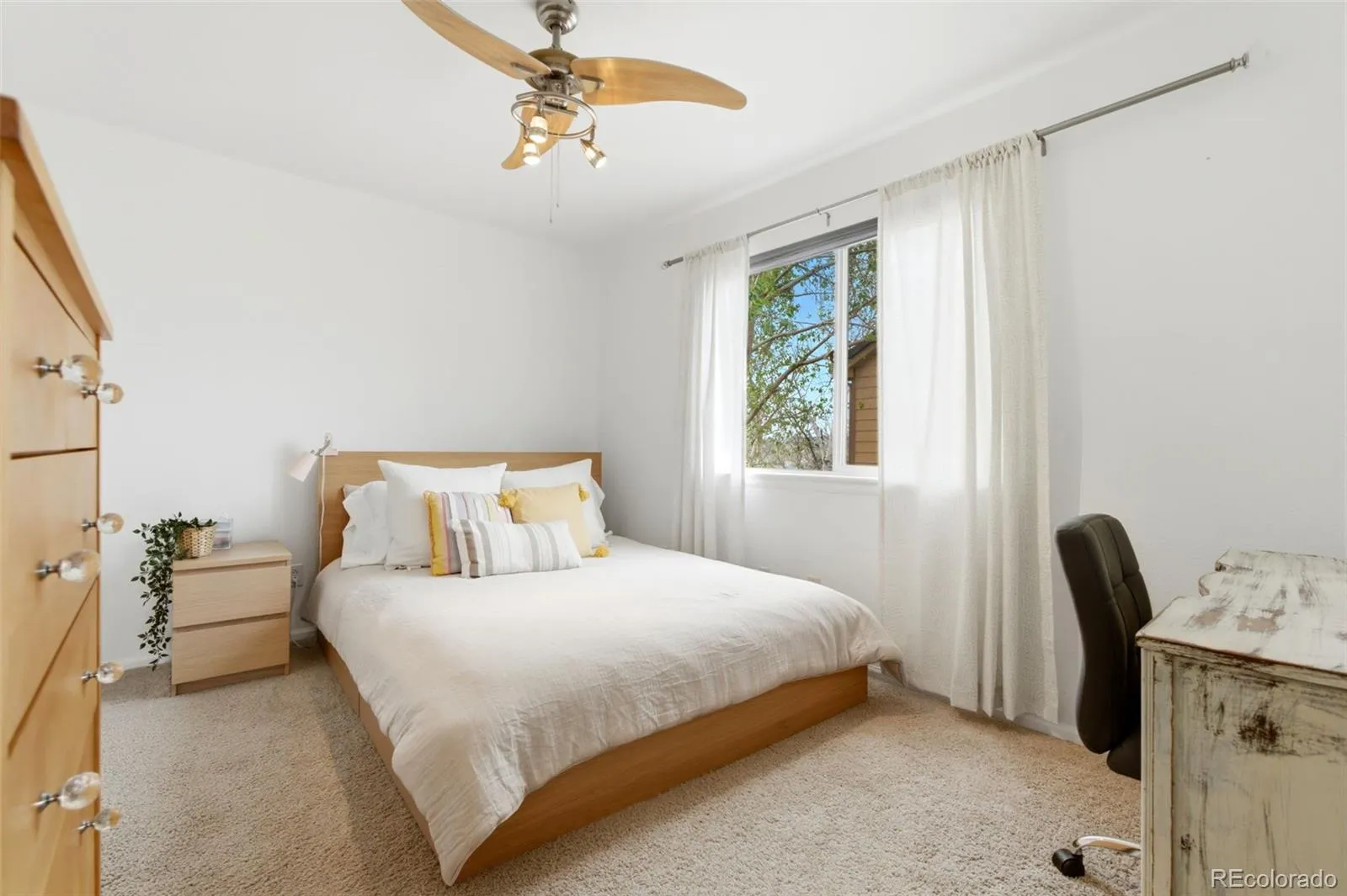 17741 E Maplewood Circle Aurora CO 80016 MLS #REC9561835 04282026173339 1600 32