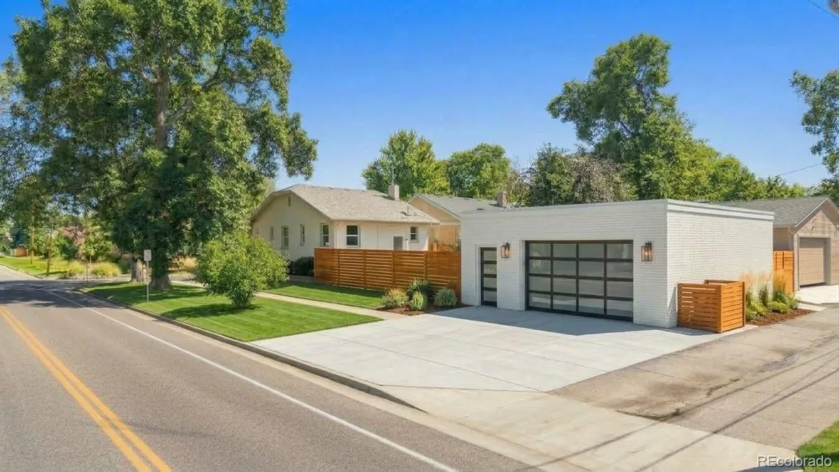 2589 N Glencoe Street Denver CO 80207 | MLS #REC9565981 10122026185006 1200 49