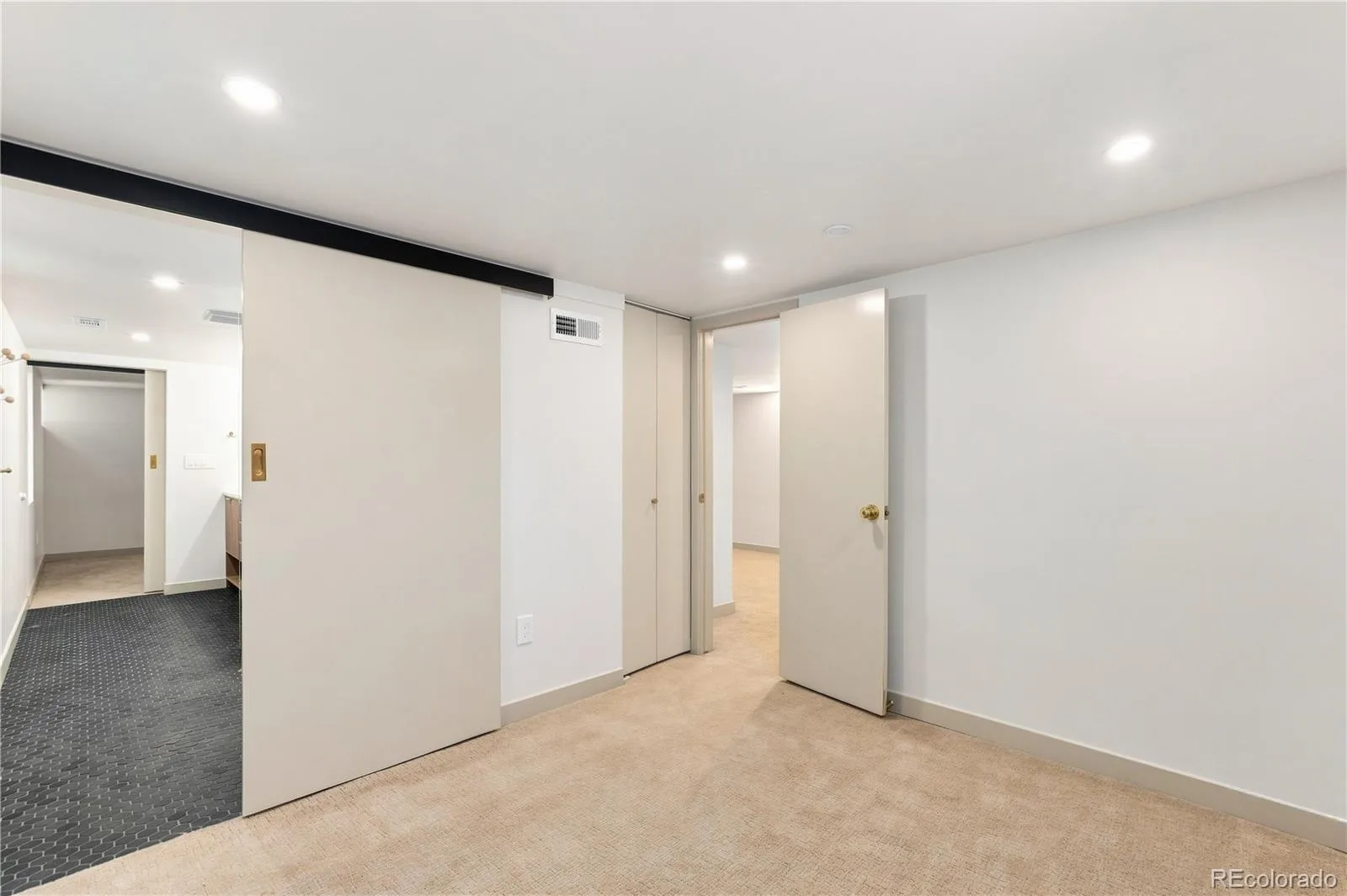2589 N Glencoe Street Denver CO 80207 | MLS #REC9565981 10122026185006 1600 31