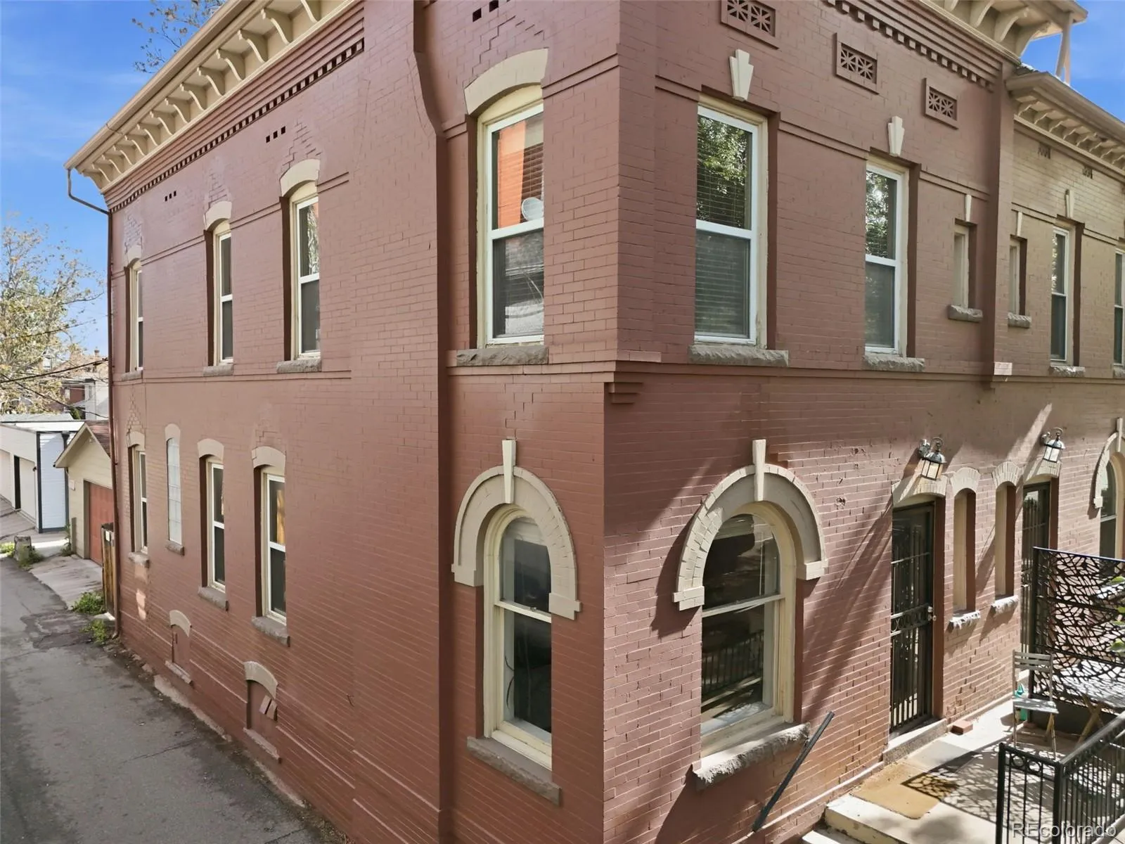 2121 E 16th Avenue Denver CO 80206 MLS #REC9570622 05222026222958 1600 34