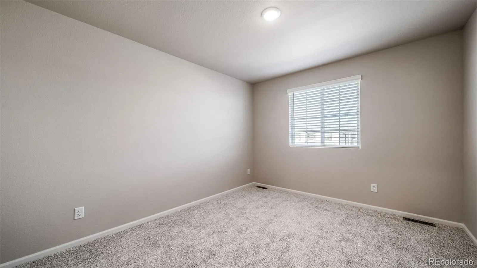 4567 N Sicily Court Aurora CO 80019 | MLS #REC9578868 04242026160638 1600 33